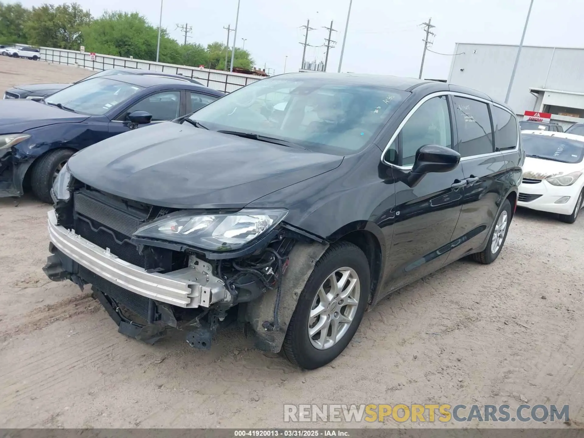 2 fotografías del automóvil dañado 2C4RC1CG2PR535859 CHRYSLER VOYAGER 2023