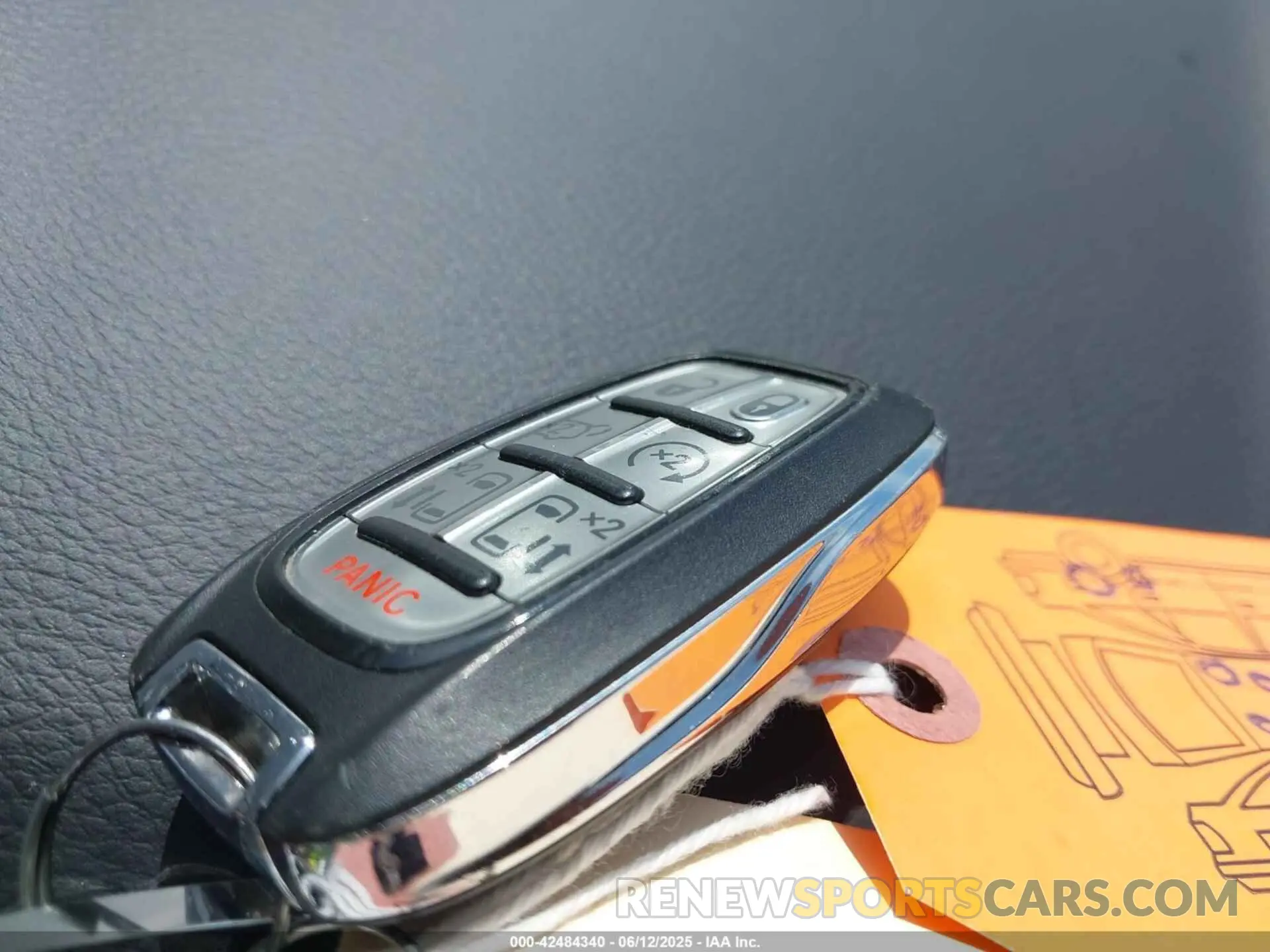 11 fotografías del automóvil dañado 2C4RC1CG2PR550068 CHRYSLER VOYAGER 2023
