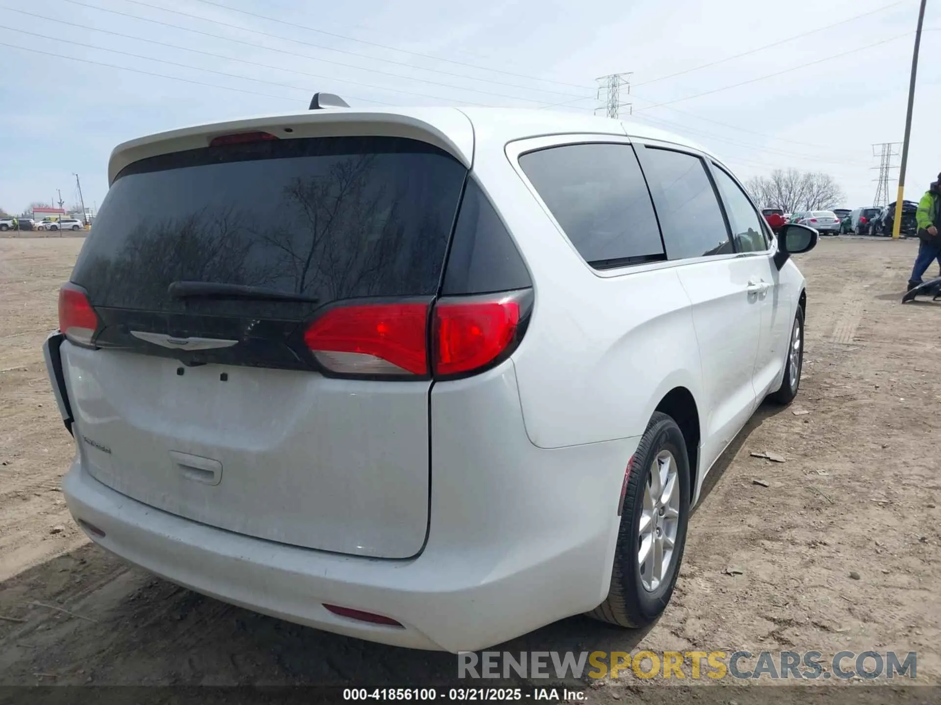 4 fotografías del automóvil dañado 2C4RC1CG2PR564391 CHRYSLER VOYAGER 2023