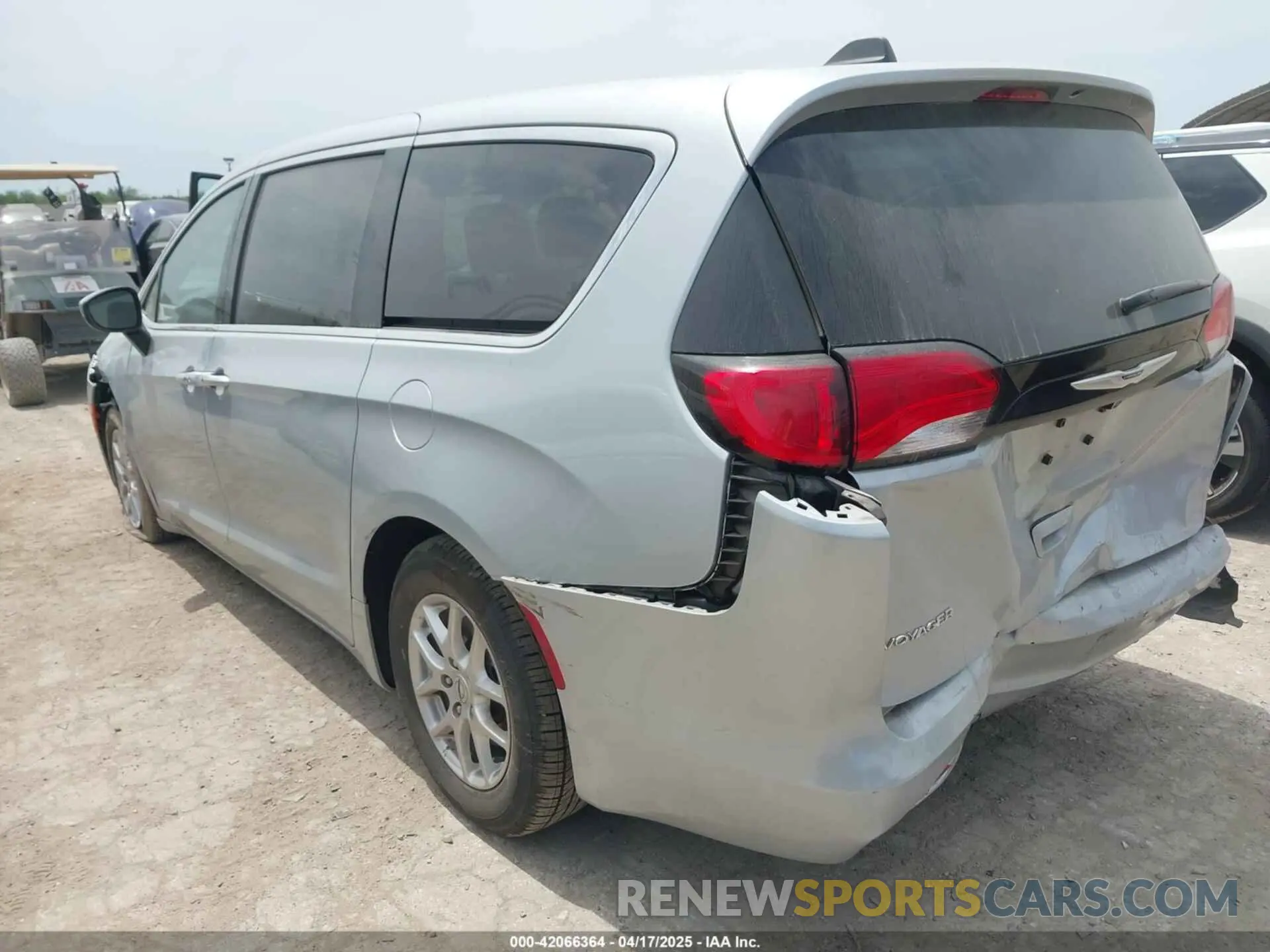3 fotografías del automóvil dañado 2C4RC1CG2PR597083 CHRYSLER VOYAGER 2023