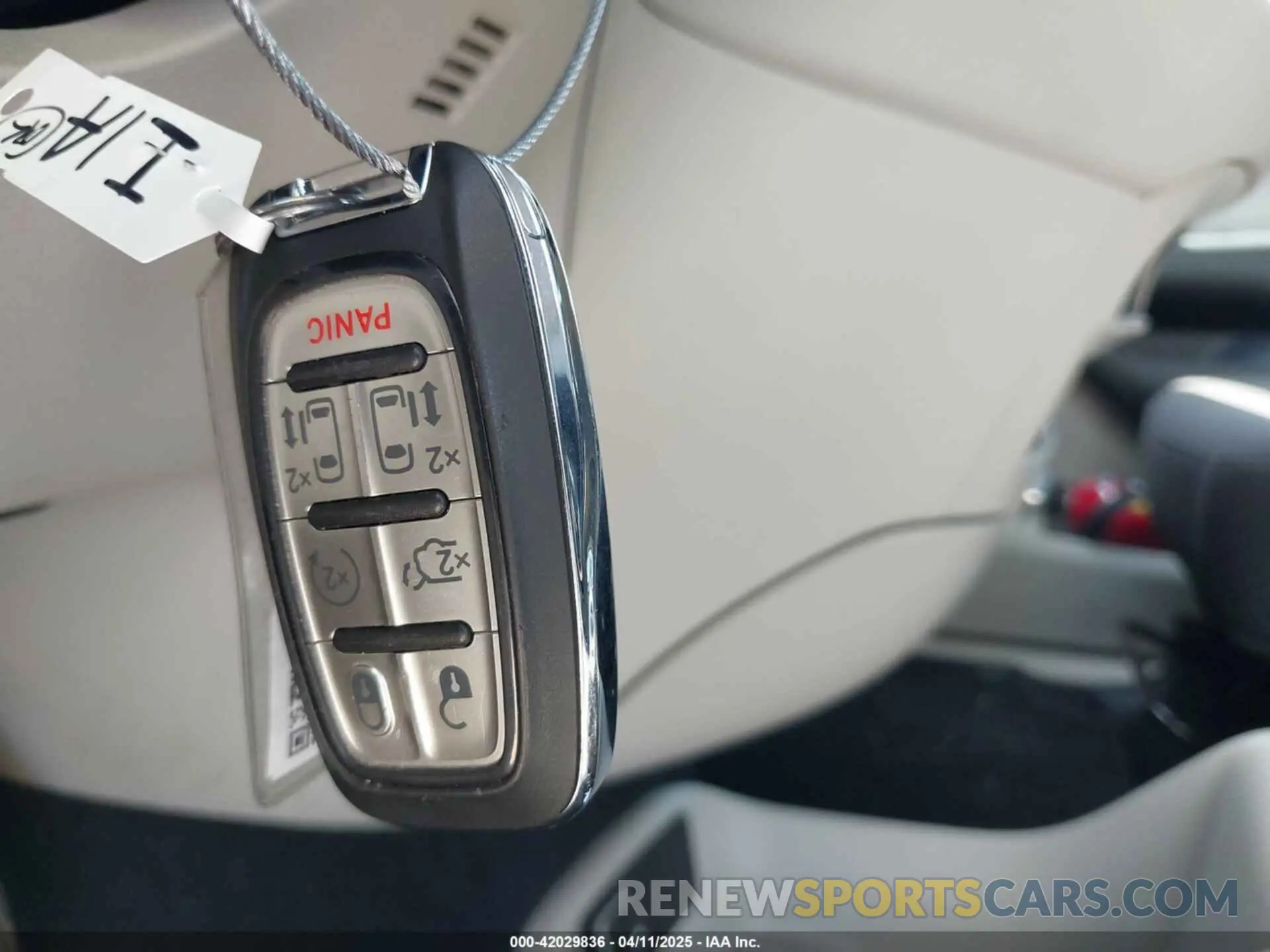 11 fotografías del automóvil dañado 2C4RC1CG2PR602699 CHRYSLER VOYAGER 2023