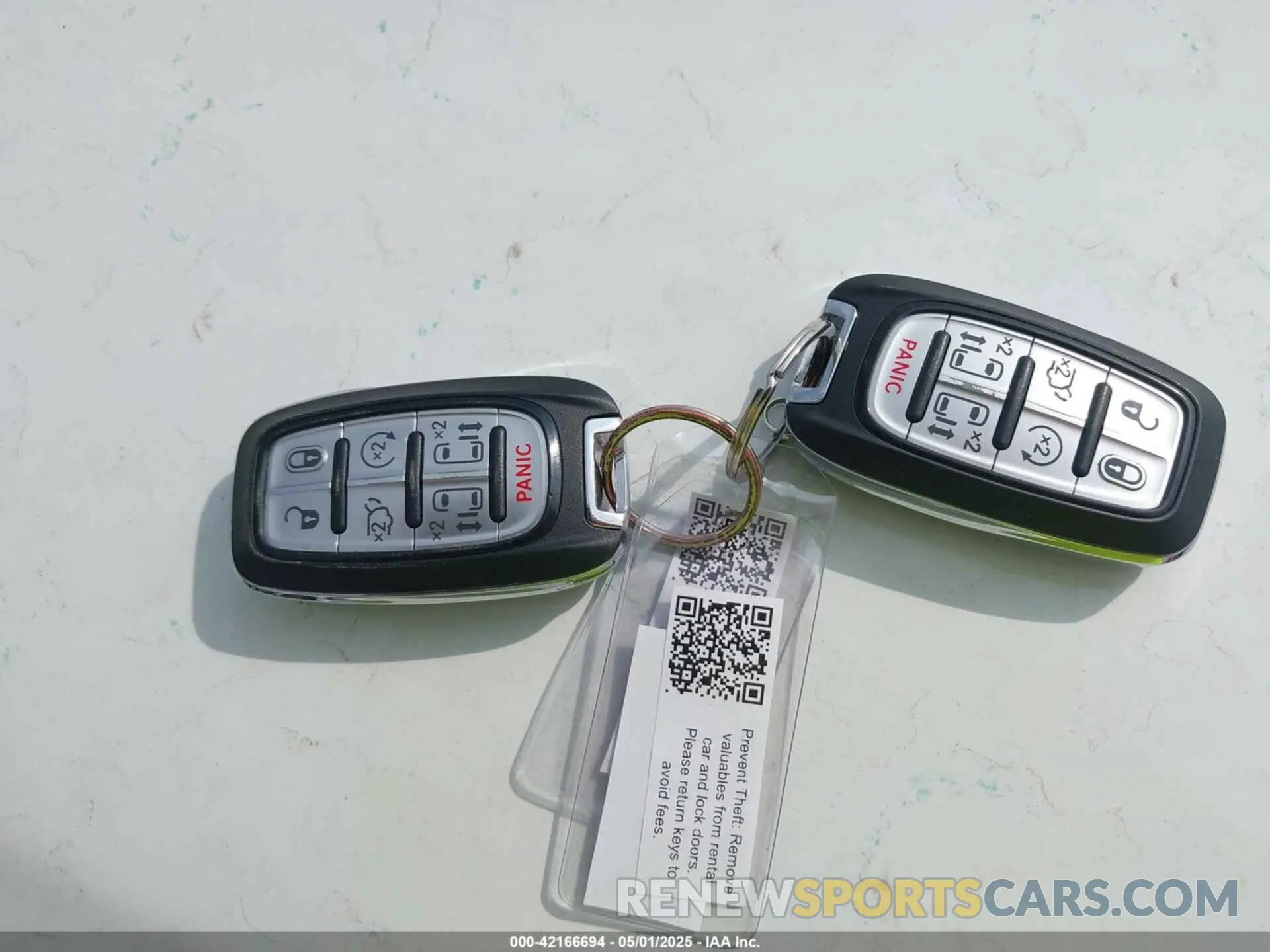 11 fotografías del automóvil dañado 2C4RC1CG3PR525793 CHRYSLER VOYAGER 2023