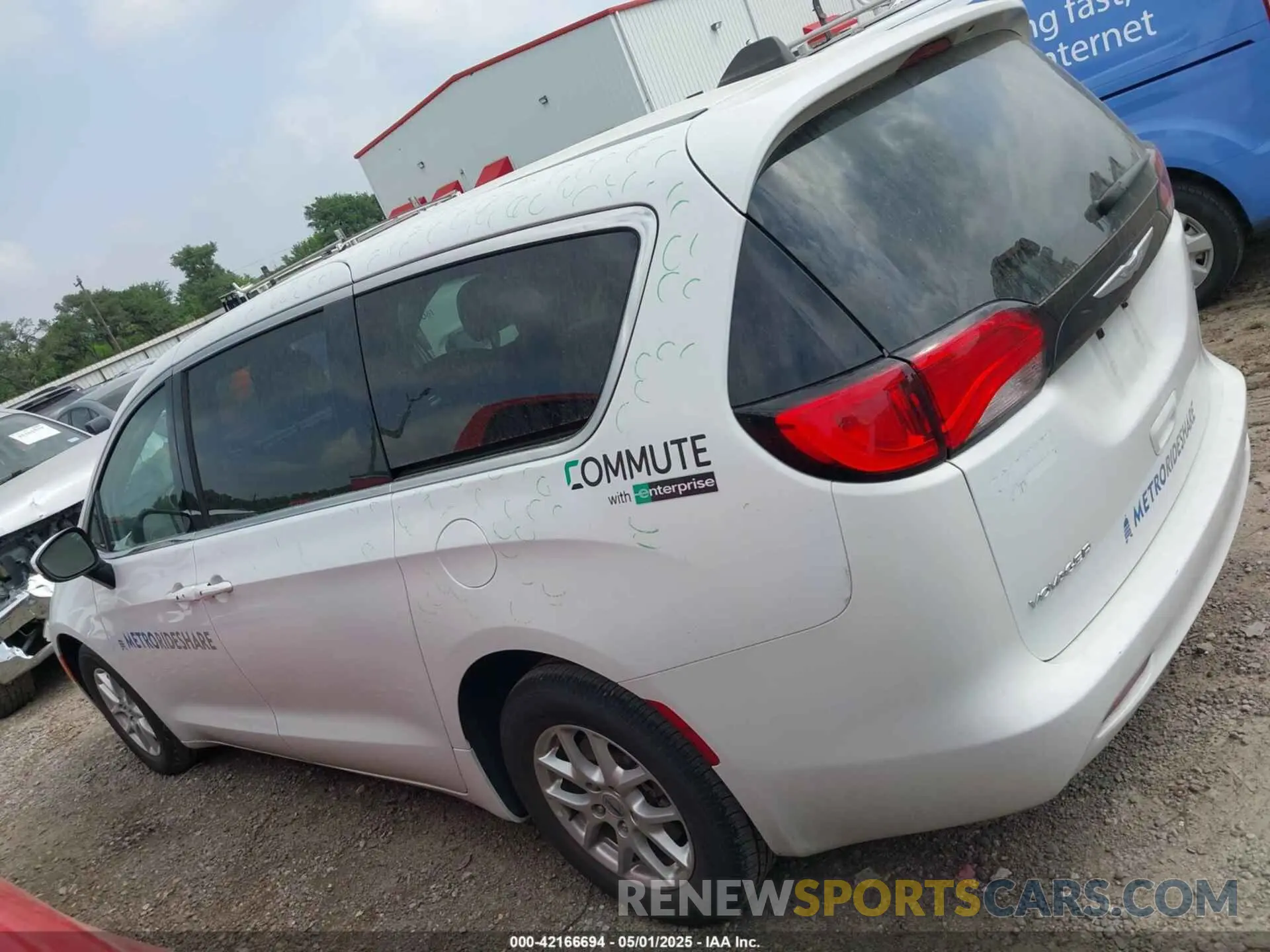 14 fotografías del automóvil dañado 2C4RC1CG3PR525793 CHRYSLER VOYAGER 2023