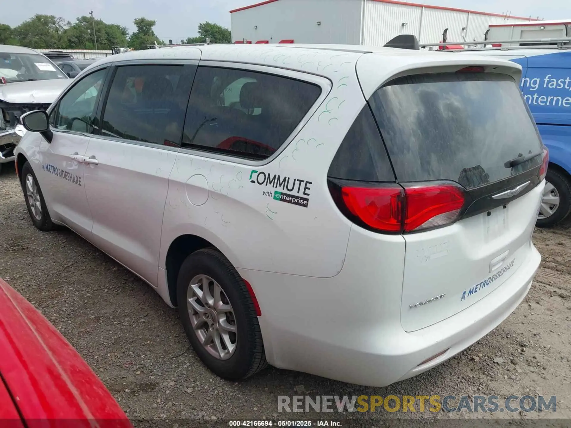 3 fotografías del automóvil dañado 2C4RC1CG3PR525793 CHRYSLER VOYAGER 2023