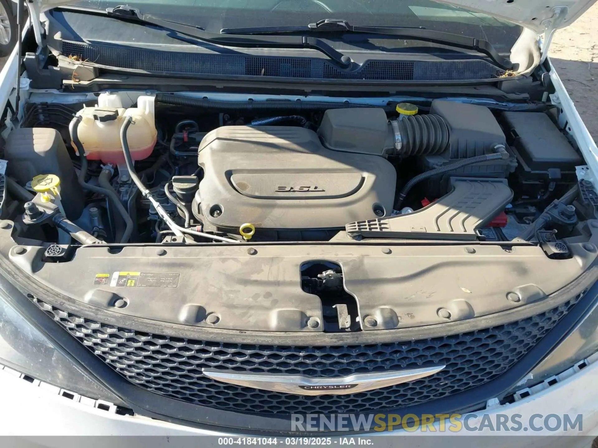 10 fotografías del automóvil dañado 2C4RC1CG3PR537510 CHRYSLER VOYAGER 2023