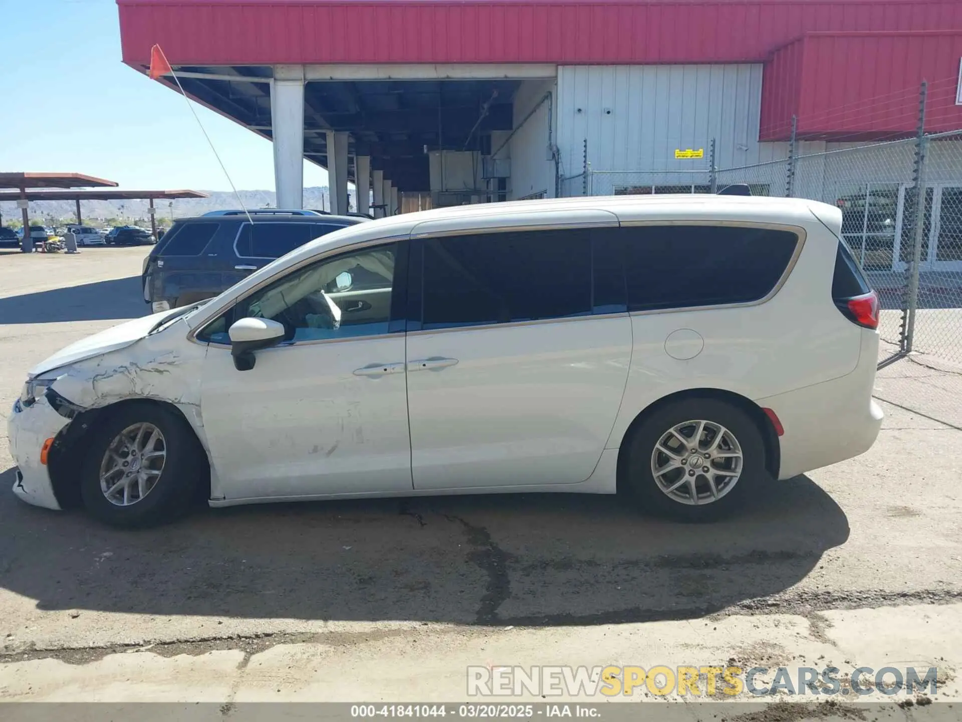 13 fotografías del automóvil dañado 2C4RC1CG3PR537510 CHRYSLER VOYAGER 2023