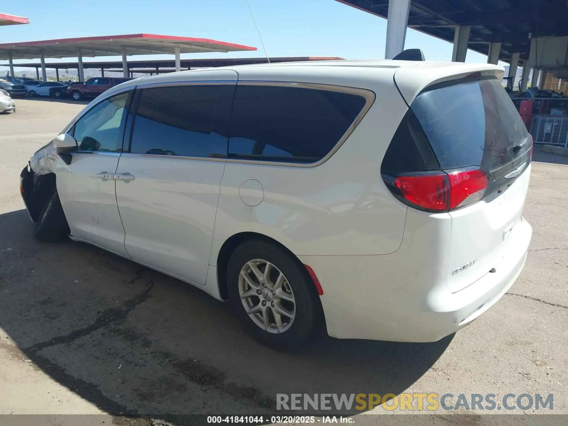 3 fotografías del automóvil dañado 2C4RC1CG3PR537510 CHRYSLER VOYAGER 2023
