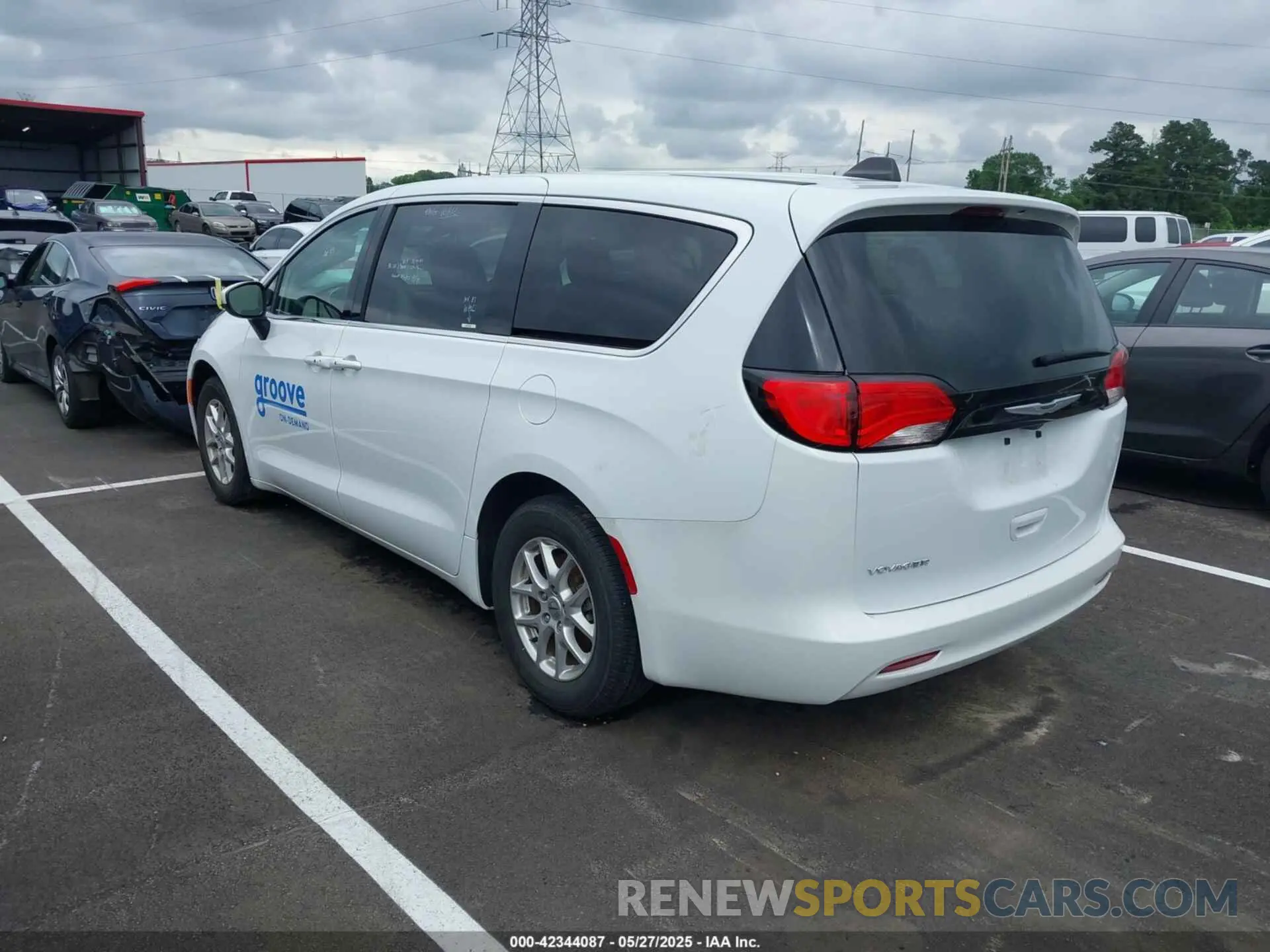 3 fotografías del automóvil dañado 2C4RC1CG3PR567963 CHRYSLER VOYAGER 2023