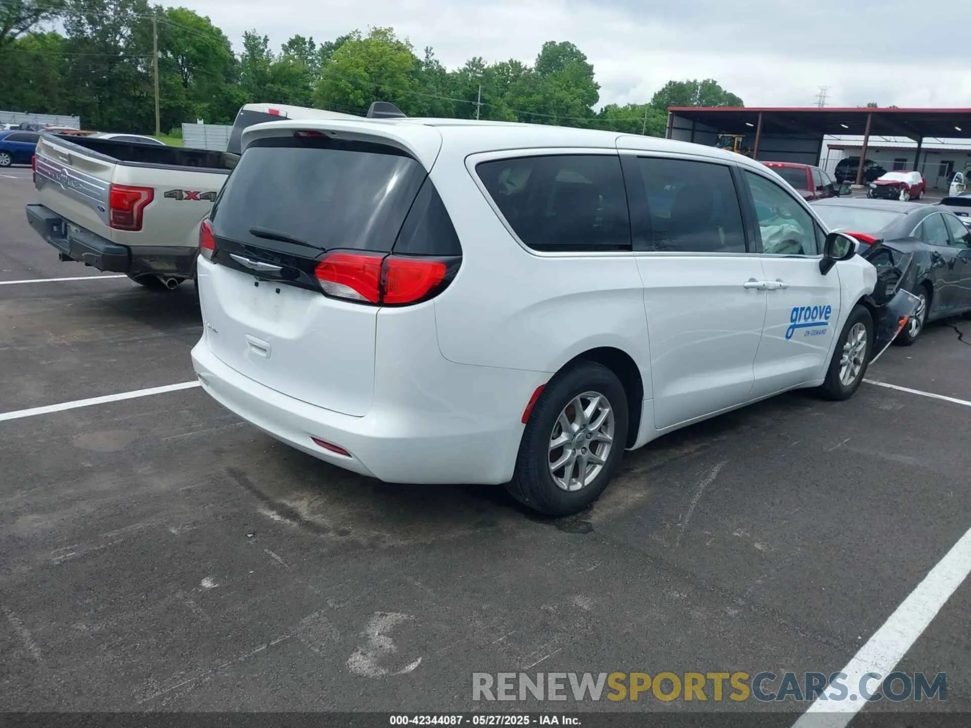 4 fotografías del automóvil dañado 2C4RC1CG3PR567963 CHRYSLER VOYAGER 2023