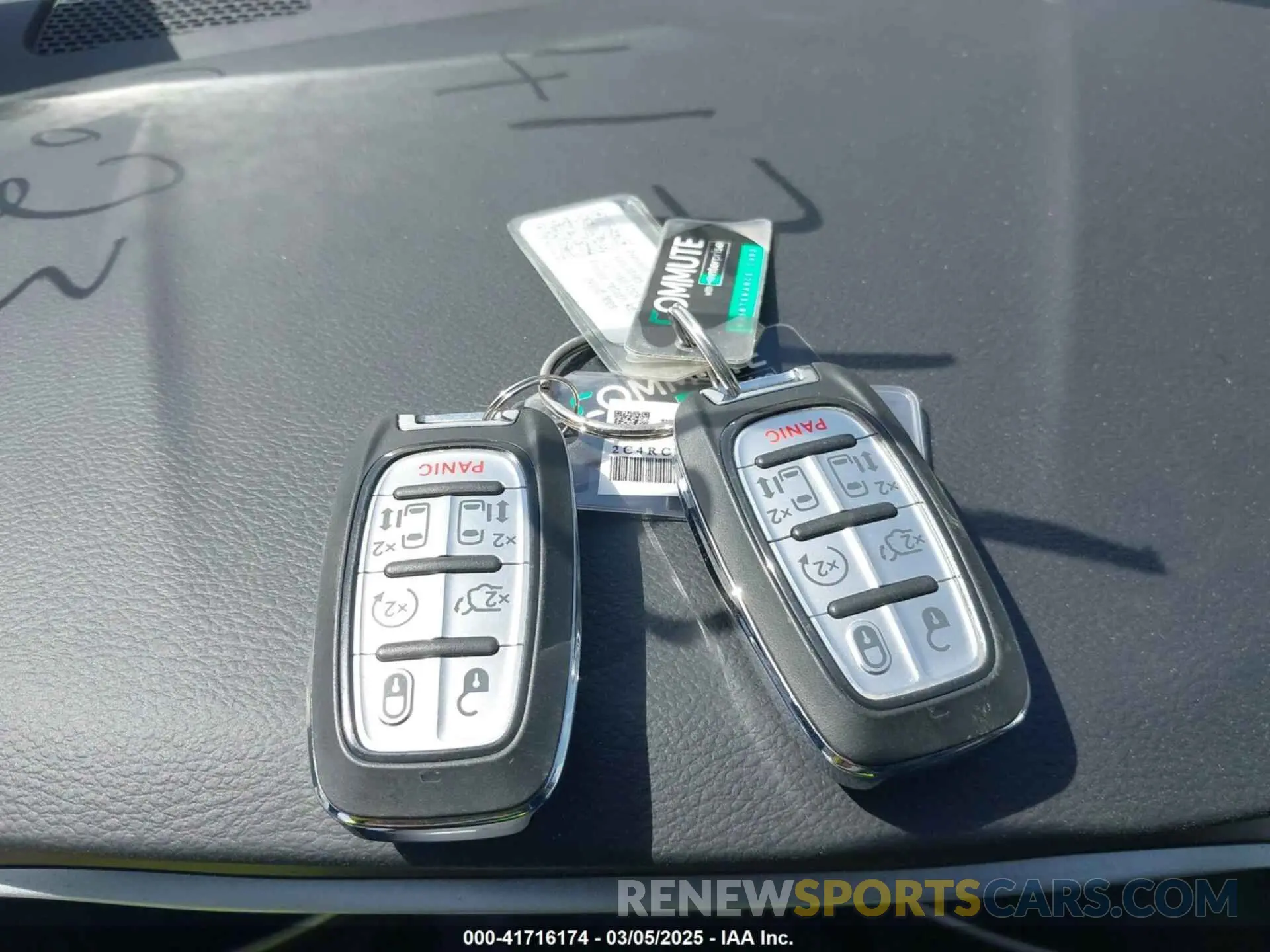 11 fotografías del automóvil dañado 2C4RC1CG3PR608012 CHRYSLER VOYAGER 2023