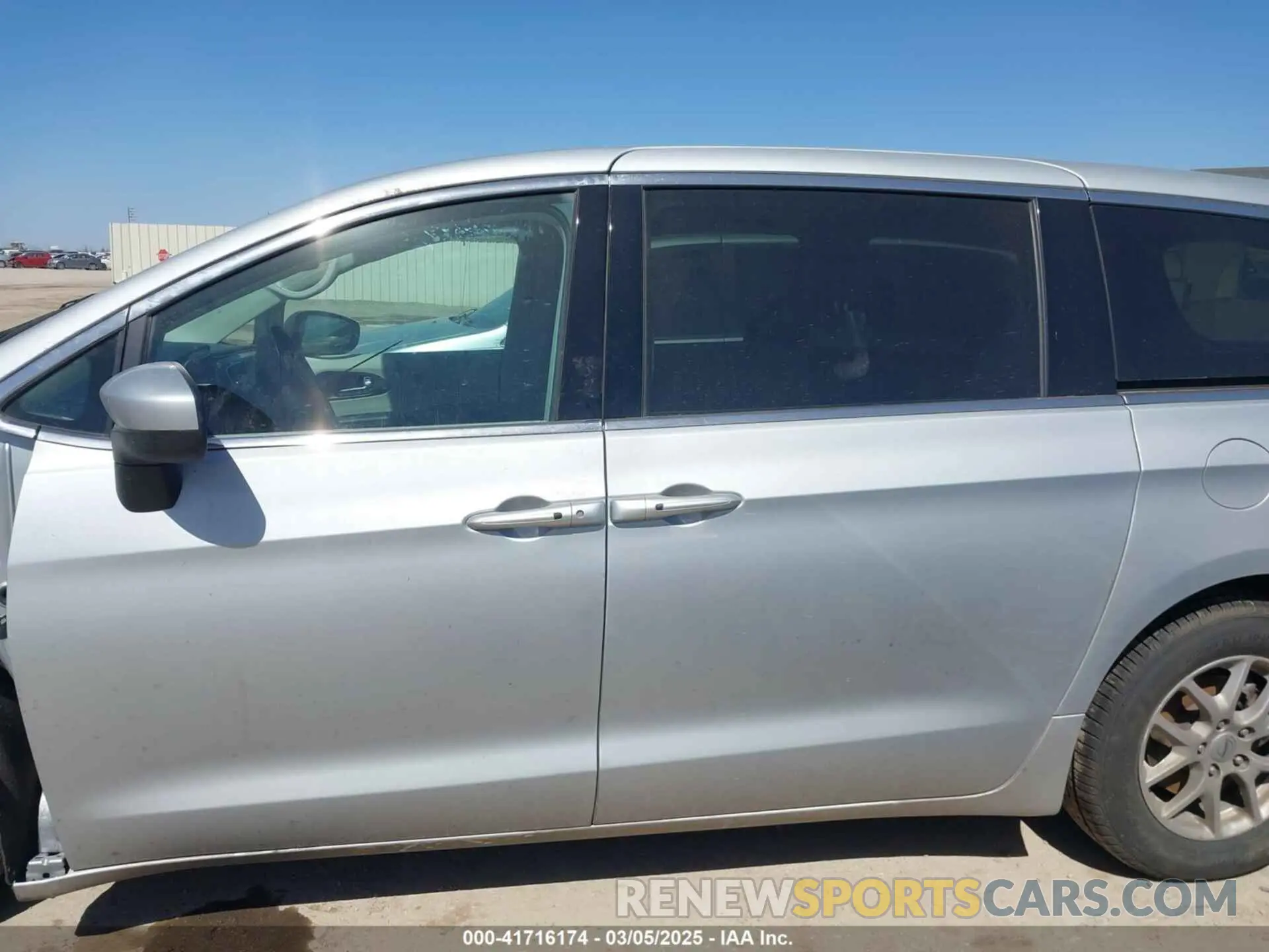 15 fotografías del automóvil dañado 2C4RC1CG3PR608012 CHRYSLER VOYAGER 2023