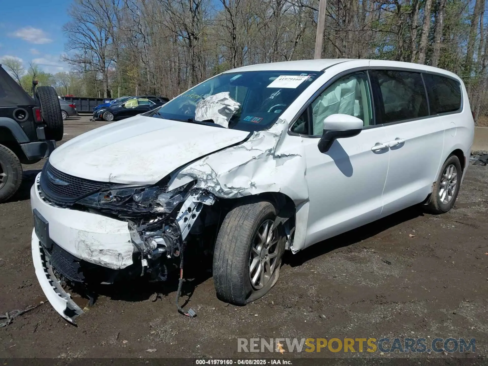 2 fotografías del automóvil dañado 2C4RC1CG4PR534115 CHRYSLER VOYAGER 2023