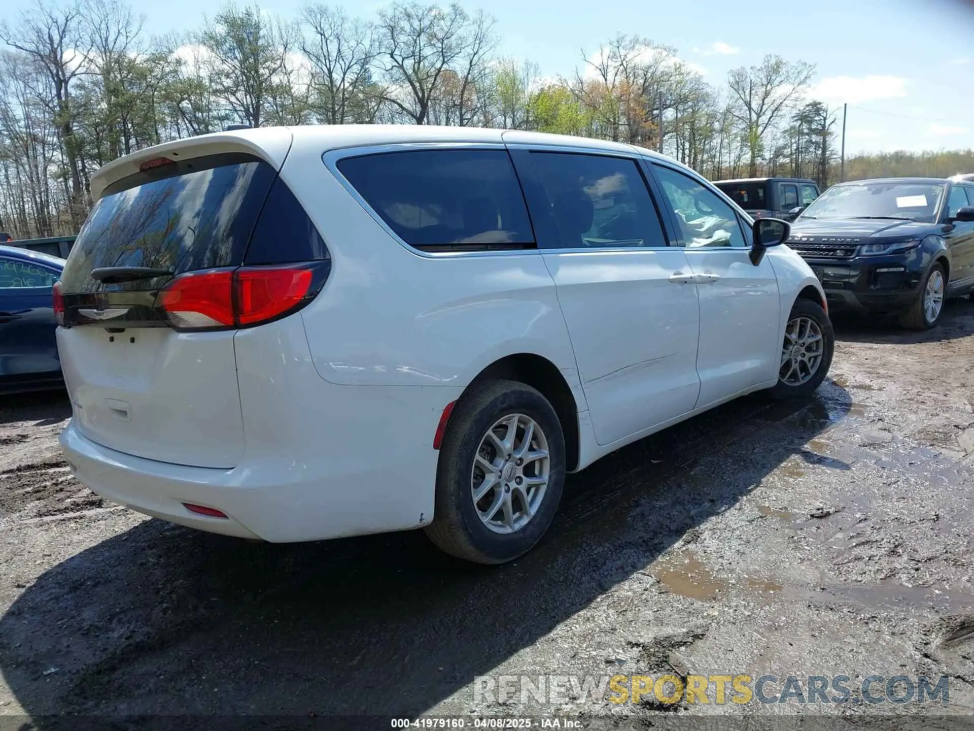 4 fotografías del automóvil dañado 2C4RC1CG4PR534115 CHRYSLER VOYAGER 2023