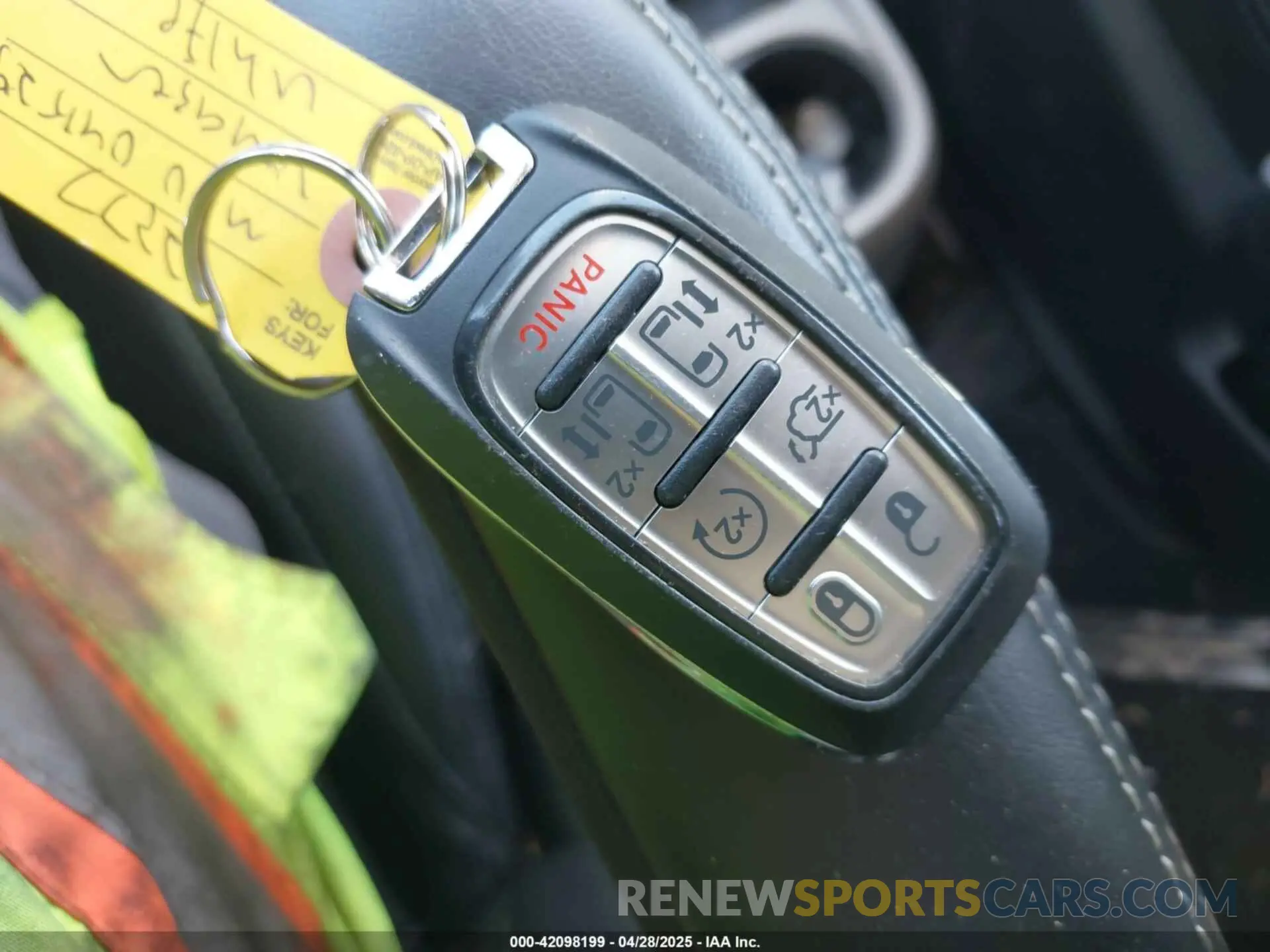 11 fotografías del automóvil dañado 2C4RC1CG4PR568135 CHRYSLER VOYAGER 2023