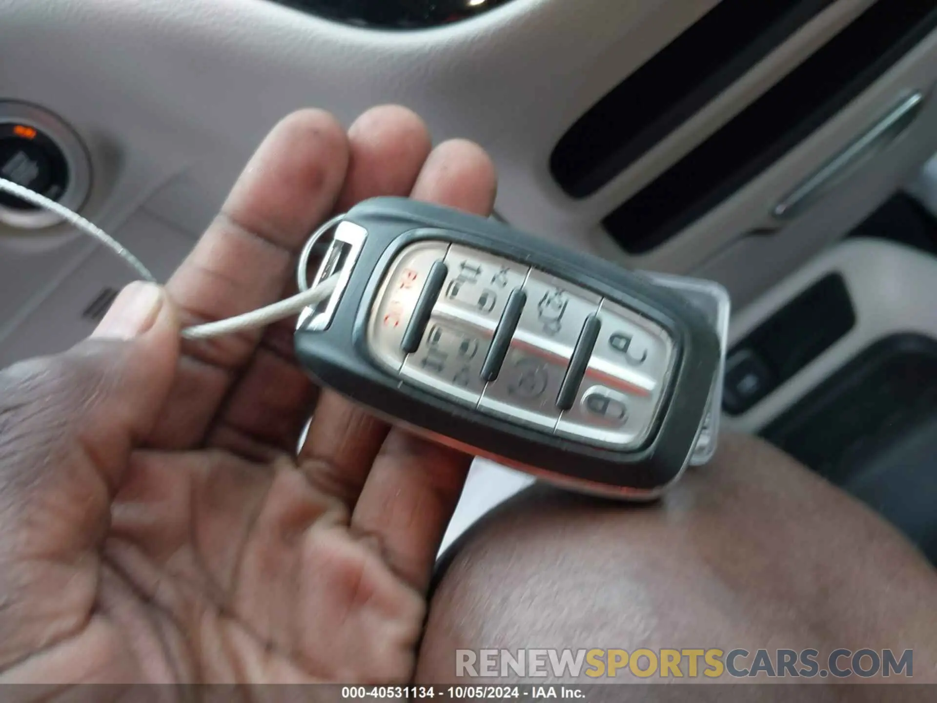 11 fotografías del automóvil dañado 2C4RC1CG4PR597330 CHRYSLER VOYAGER 2023