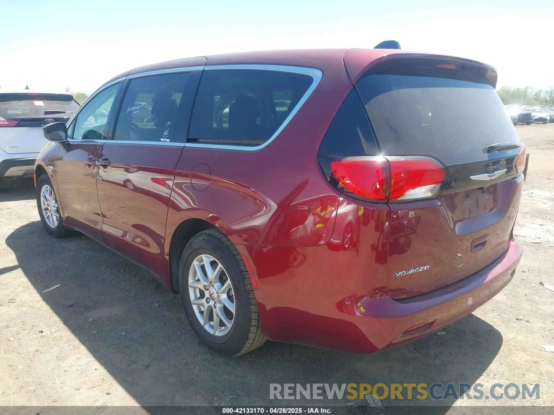 3 fotografías del automóvil dañado 2C4RC1CG5PR551876 CHRYSLER VOYAGER 2023