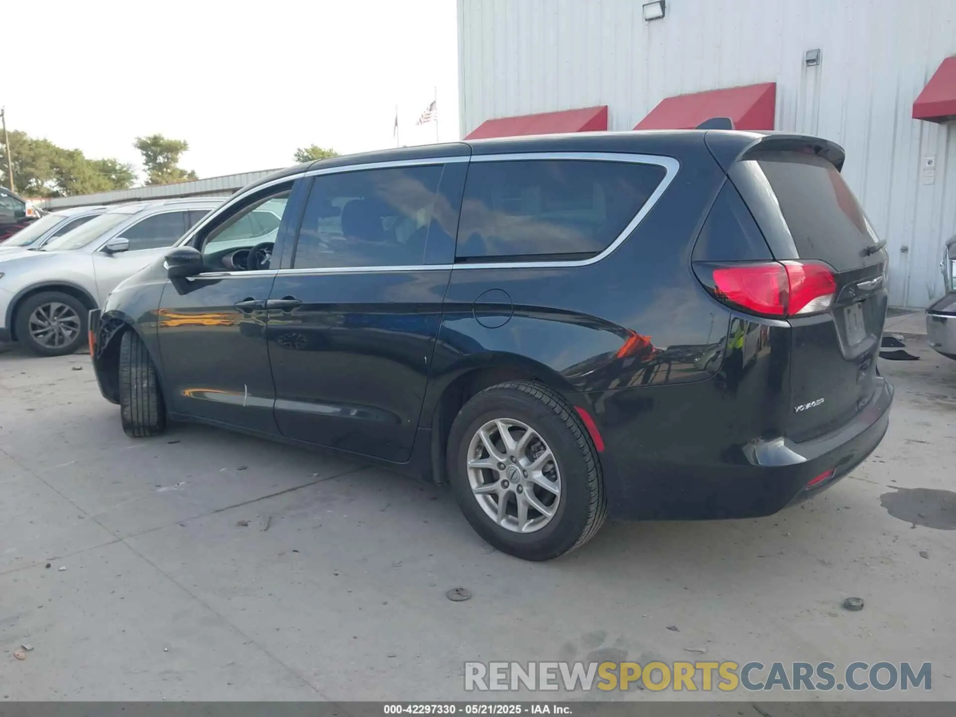 14 fotografías del automóvil dañado 2C4RC1CG5PR602566 CHRYSLER VOYAGER 2023