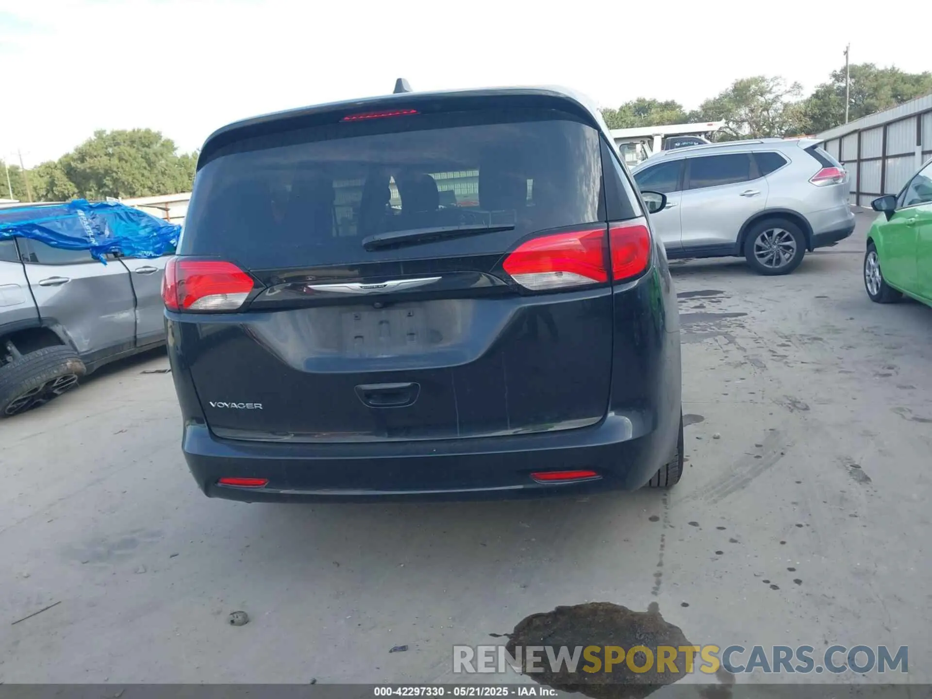 16 fotografías del automóvil dañado 2C4RC1CG5PR602566 CHRYSLER VOYAGER 2023