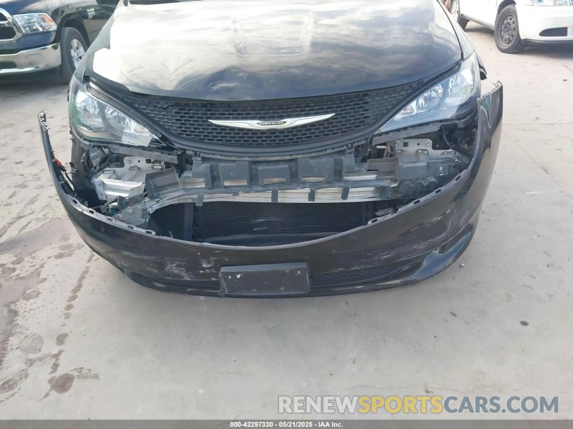 17 fotografías del automóvil dañado 2C4RC1CG5PR602566 CHRYSLER VOYAGER 2023