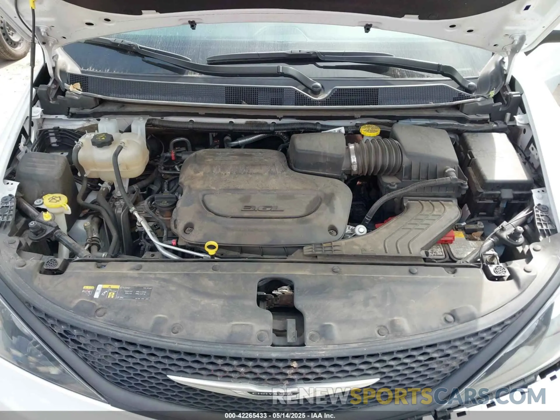 10 fotografías del automóvil dañado 2C4RC1CG5PR613387 CHRYSLER VOYAGER 2023