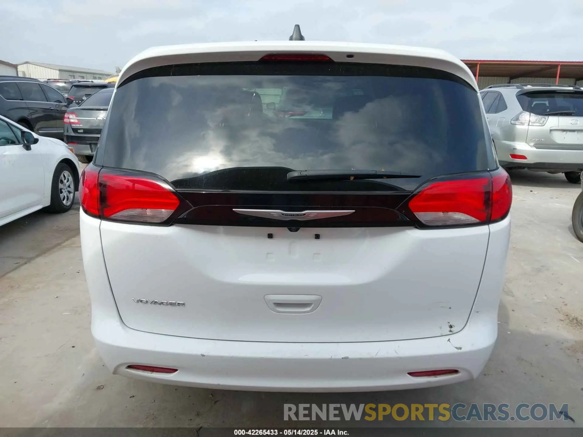 16 fotografías del automóvil dañado 2C4RC1CG5PR613387 CHRYSLER VOYAGER 2023