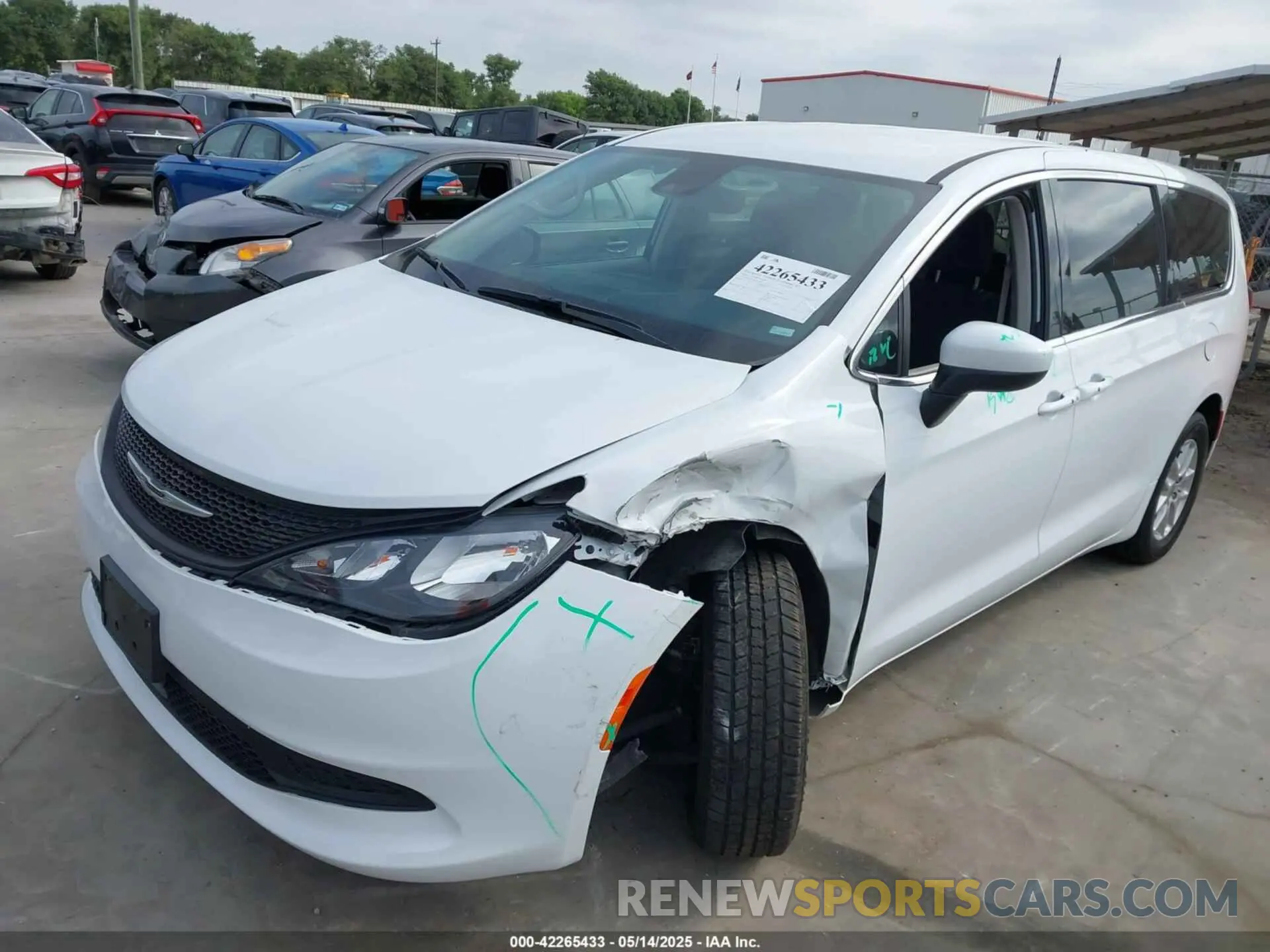 2 fotografías del automóvil dañado 2C4RC1CG5PR613387 CHRYSLER VOYAGER 2023