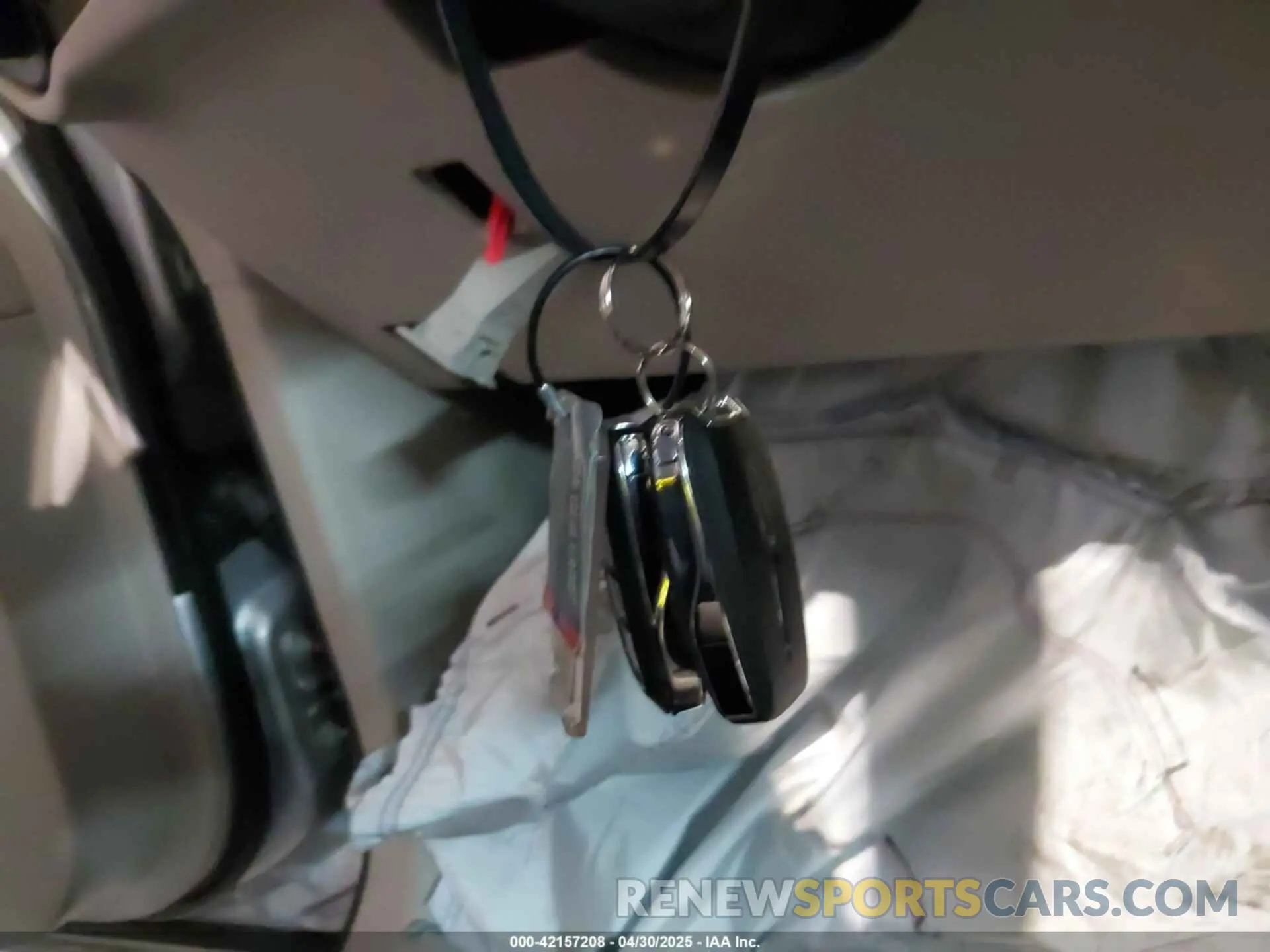 11 fotografías del automóvil dañado 2C4RC1CG6PR549246 CHRYSLER VOYAGER 2023