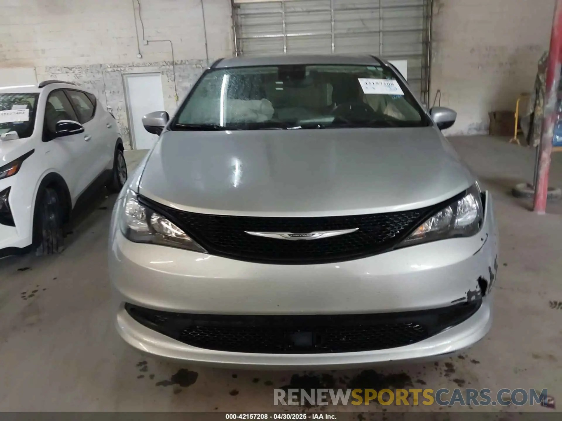 12 fotografías del automóvil dañado 2C4RC1CG6PR549246 CHRYSLER VOYAGER 2023