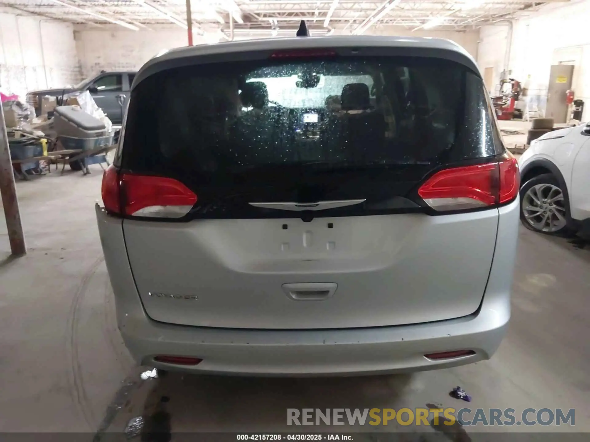 16 fotografías del automóvil dañado 2C4RC1CG6PR549246 CHRYSLER VOYAGER 2023