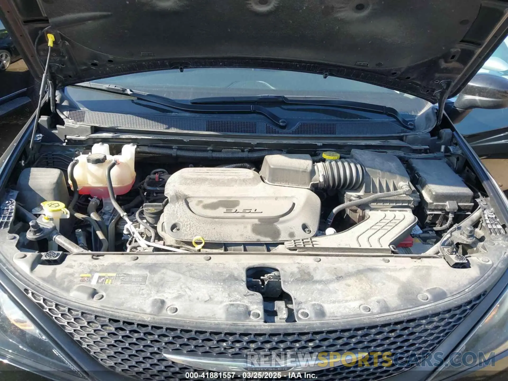 10 fotografías del automóvil dañado 2C4RC1CG6PR557816 CHRYSLER VOYAGER 2023