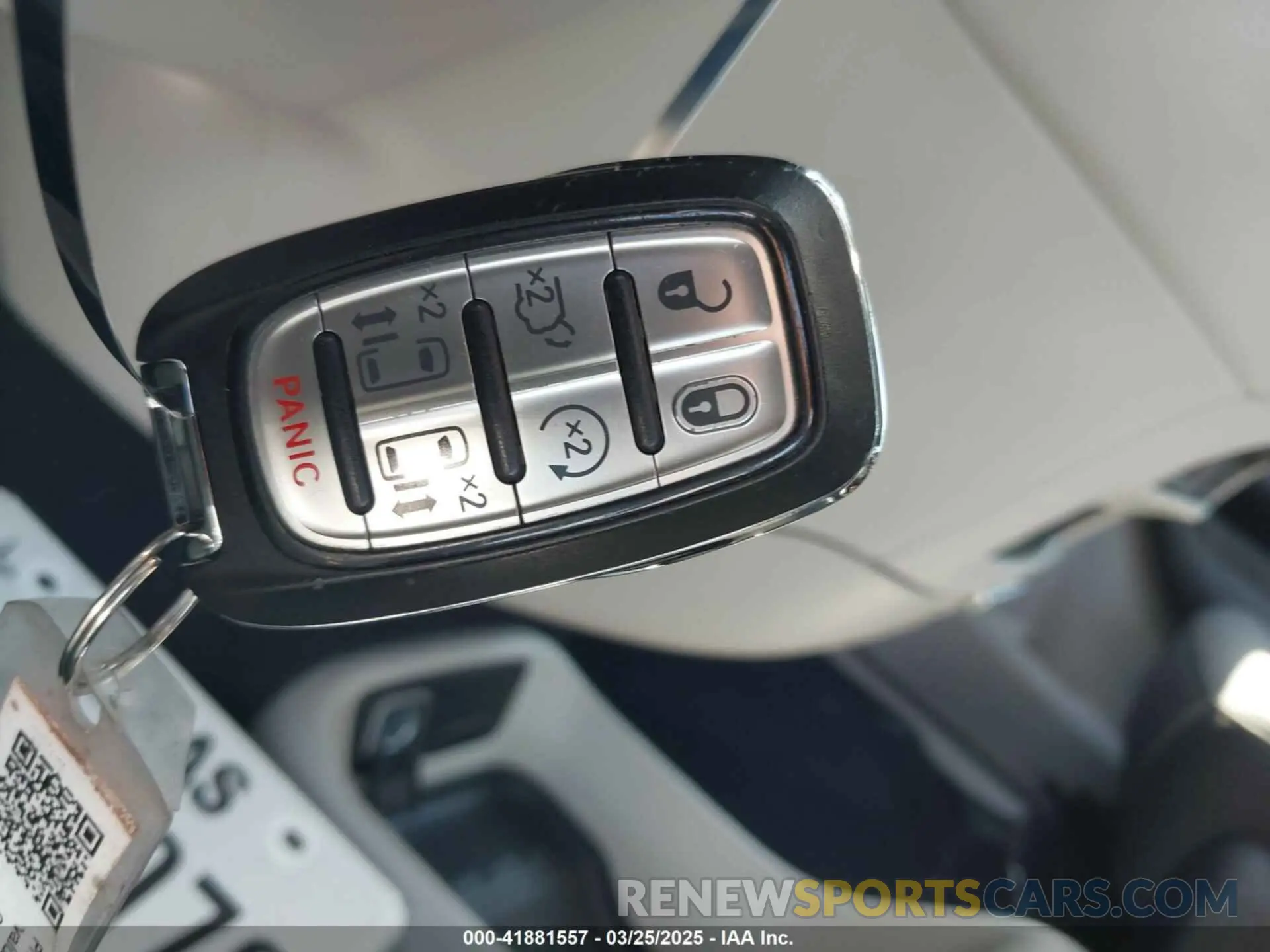 11 fotografías del automóvil dañado 2C4RC1CG6PR557816 CHRYSLER VOYAGER 2023