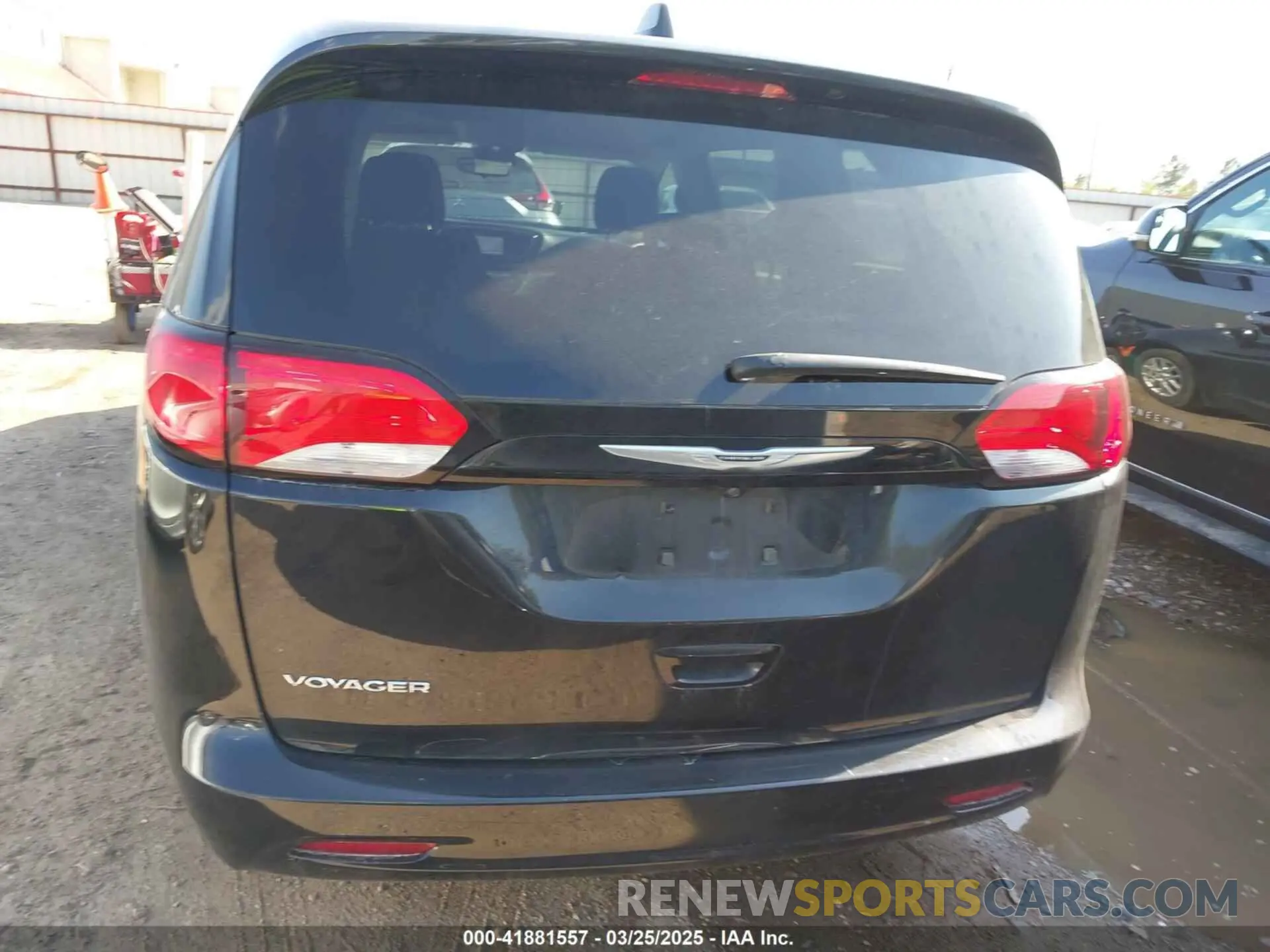 16 fotografías del automóvil dañado 2C4RC1CG6PR557816 CHRYSLER VOYAGER 2023