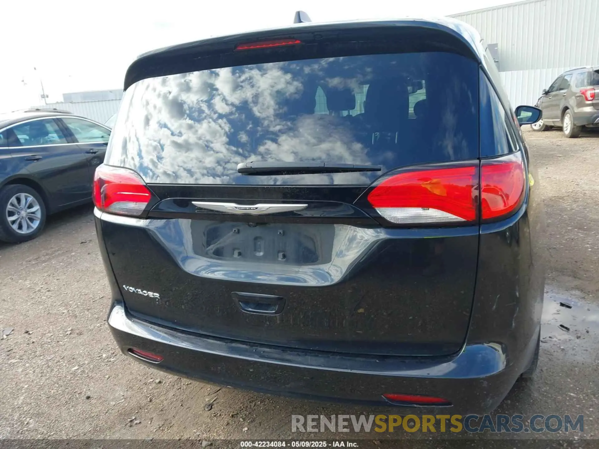 16 fotografías del automóvil dañado 2C4RC1CG6PR602754 CHRYSLER VOYAGER 2023
