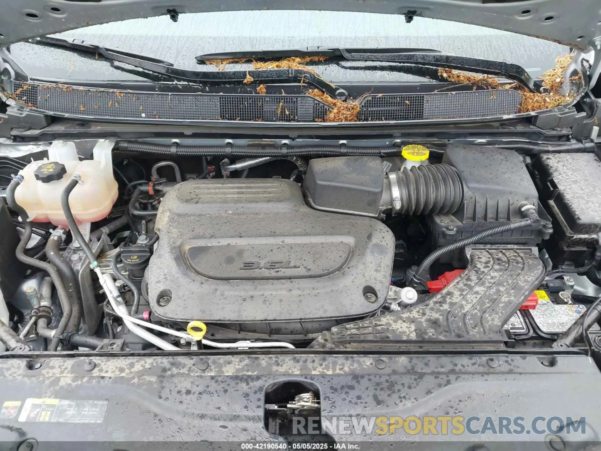 10 fotografías del automóvil dañado 2C4RC1CG6PR616945 CHRYSLER VOYAGER 2023