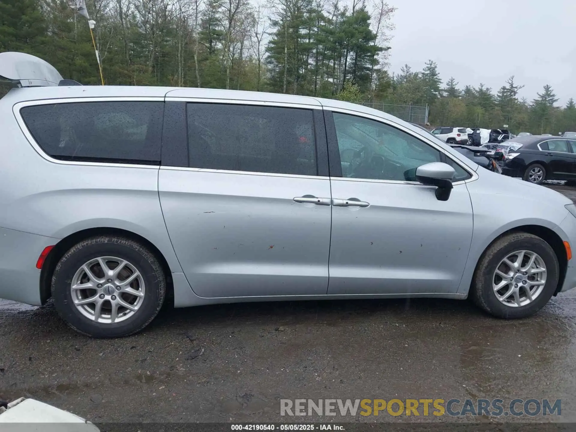 13 fotografías del automóvil dañado 2C4RC1CG6PR616945 CHRYSLER VOYAGER 2023