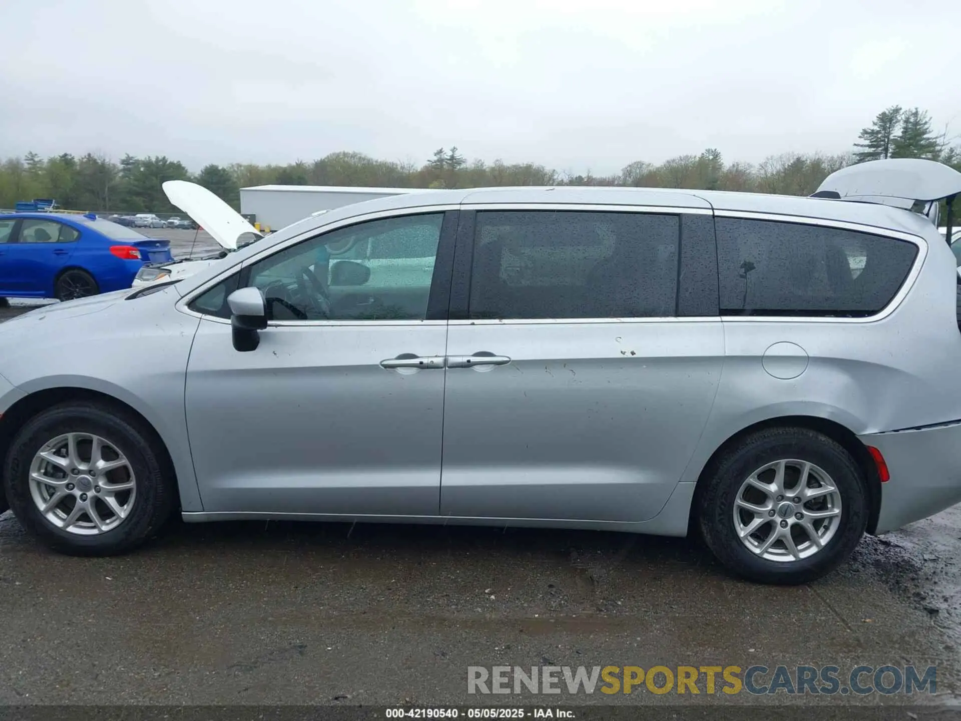 14 fotografías del automóvil dañado 2C4RC1CG6PR616945 CHRYSLER VOYAGER 2023