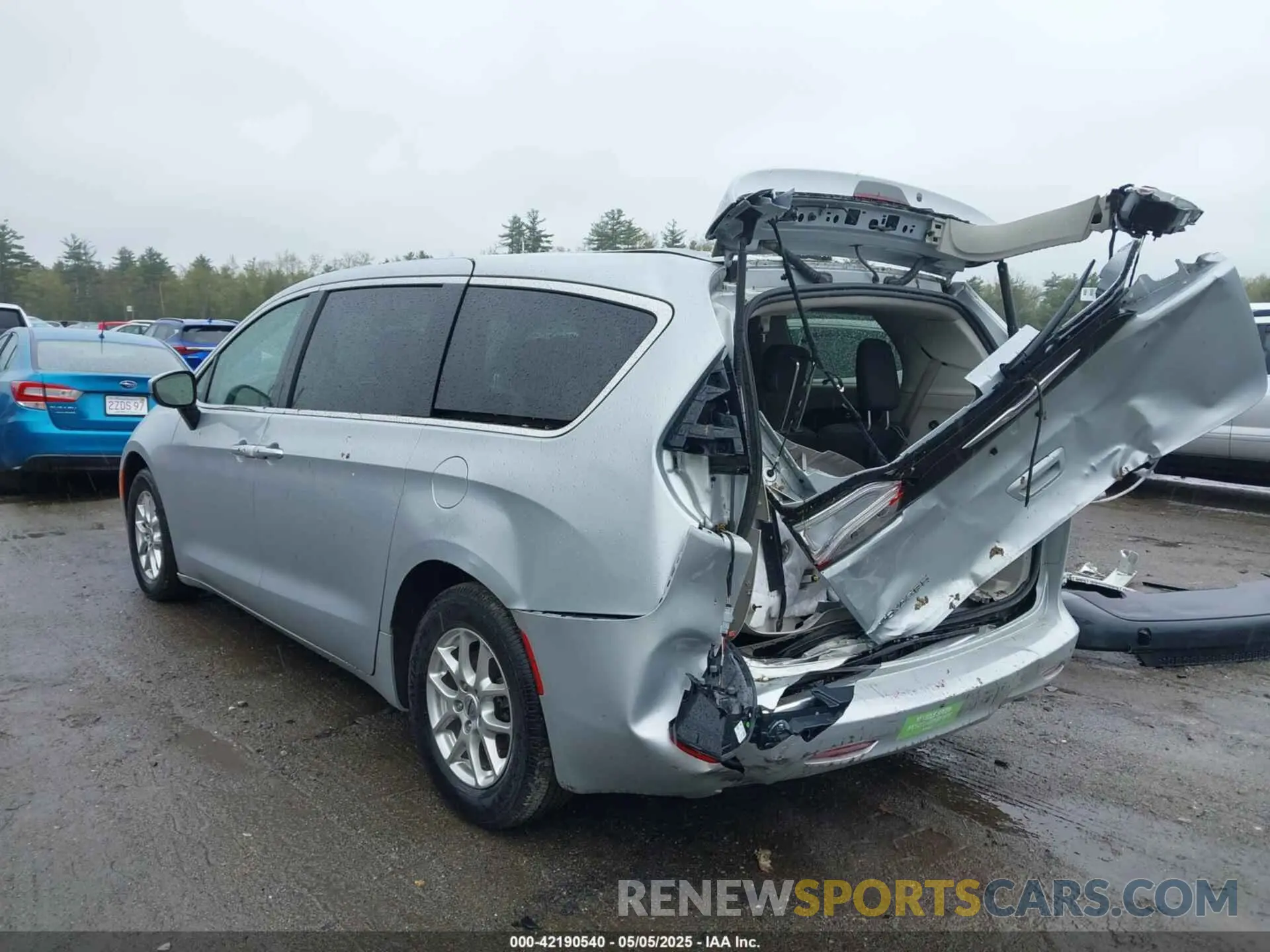 3 fotografías del automóvil dañado 2C4RC1CG6PR616945 CHRYSLER VOYAGER 2023