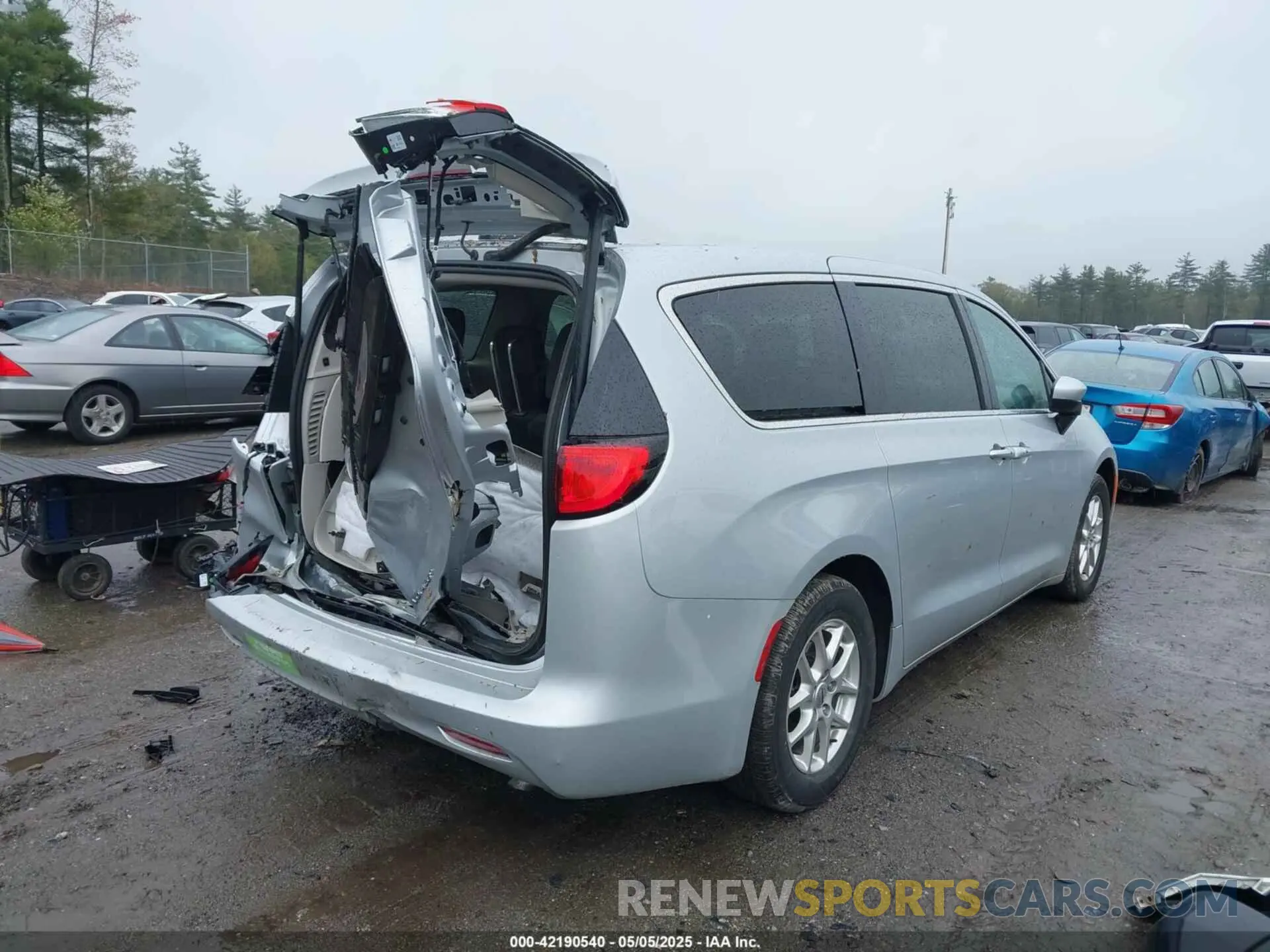 4 fotografías del automóvil dañado 2C4RC1CG6PR616945 CHRYSLER VOYAGER 2023