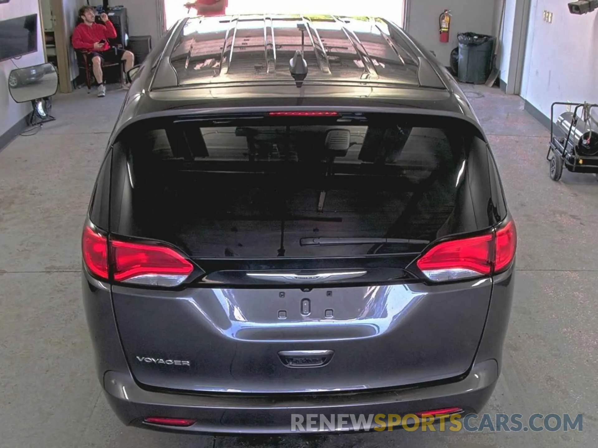 11 fotografías del automóvil dañado 2C4RC1CG7PR516093 CHRYSLER VOYAGER 2023