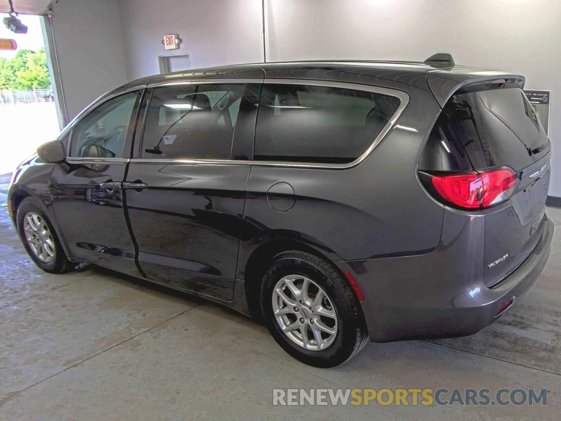 9 fotografías del automóvil dañado 2C4RC1CG7PR516093 CHRYSLER VOYAGER 2023