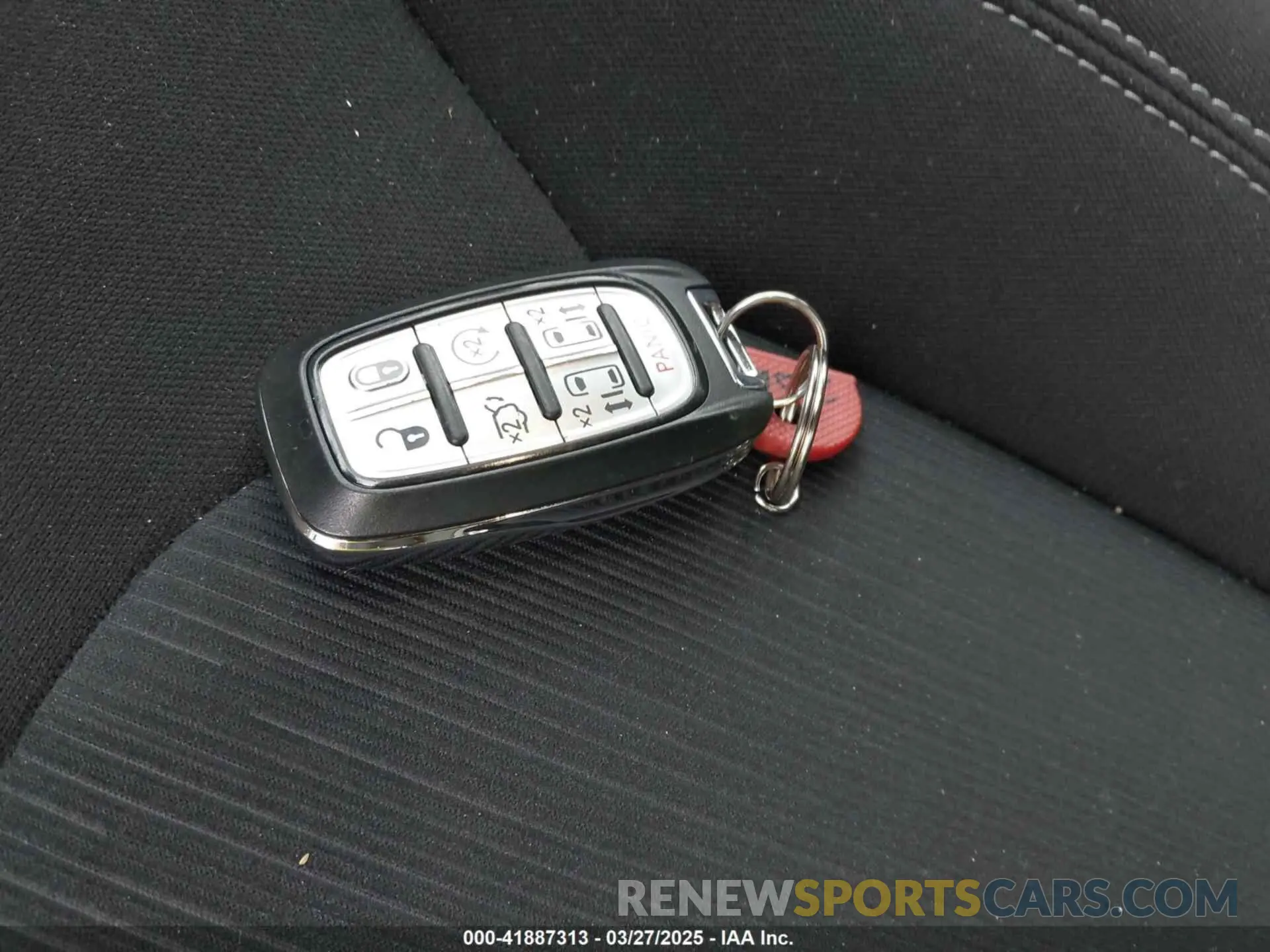 11 fotografías del automóvil dañado 2C4RC1CG7PR522217 CHRYSLER VOYAGER 2023