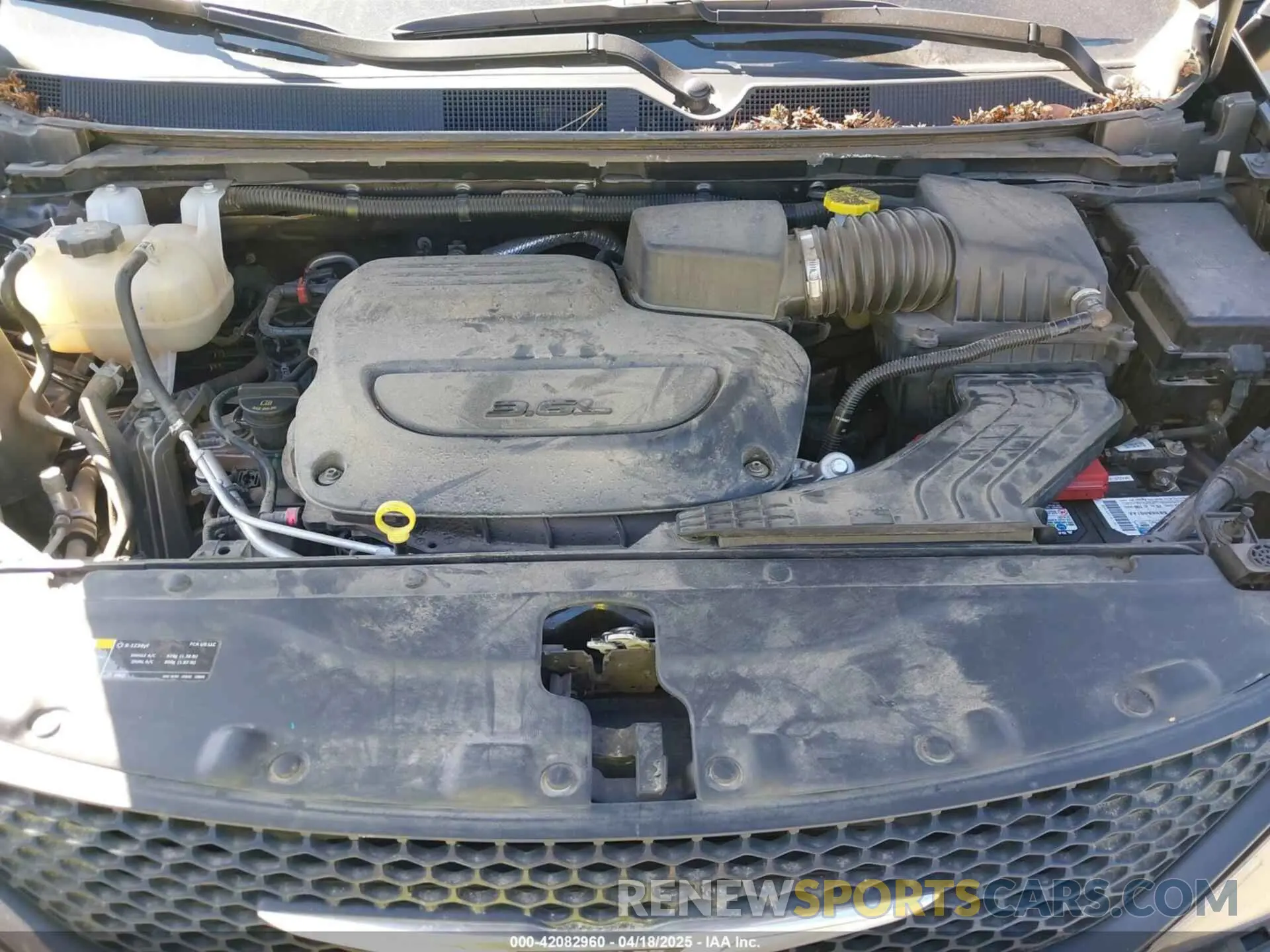 10 fotografías del automóvil dañado 2C4RC1CG7PR535579 CHRYSLER VOYAGER 2023