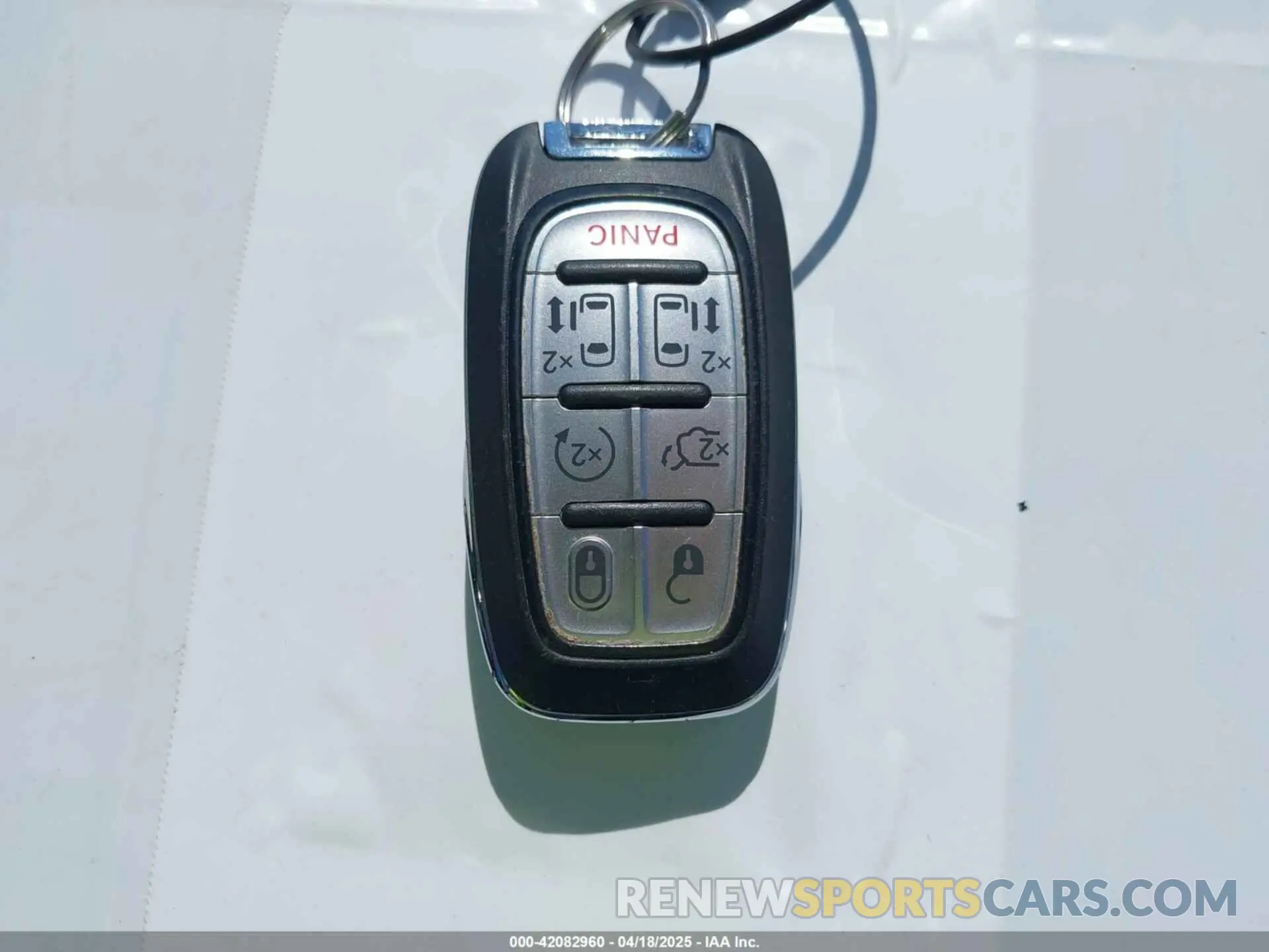 11 fotografías del automóvil dañado 2C4RC1CG7PR535579 CHRYSLER VOYAGER 2023