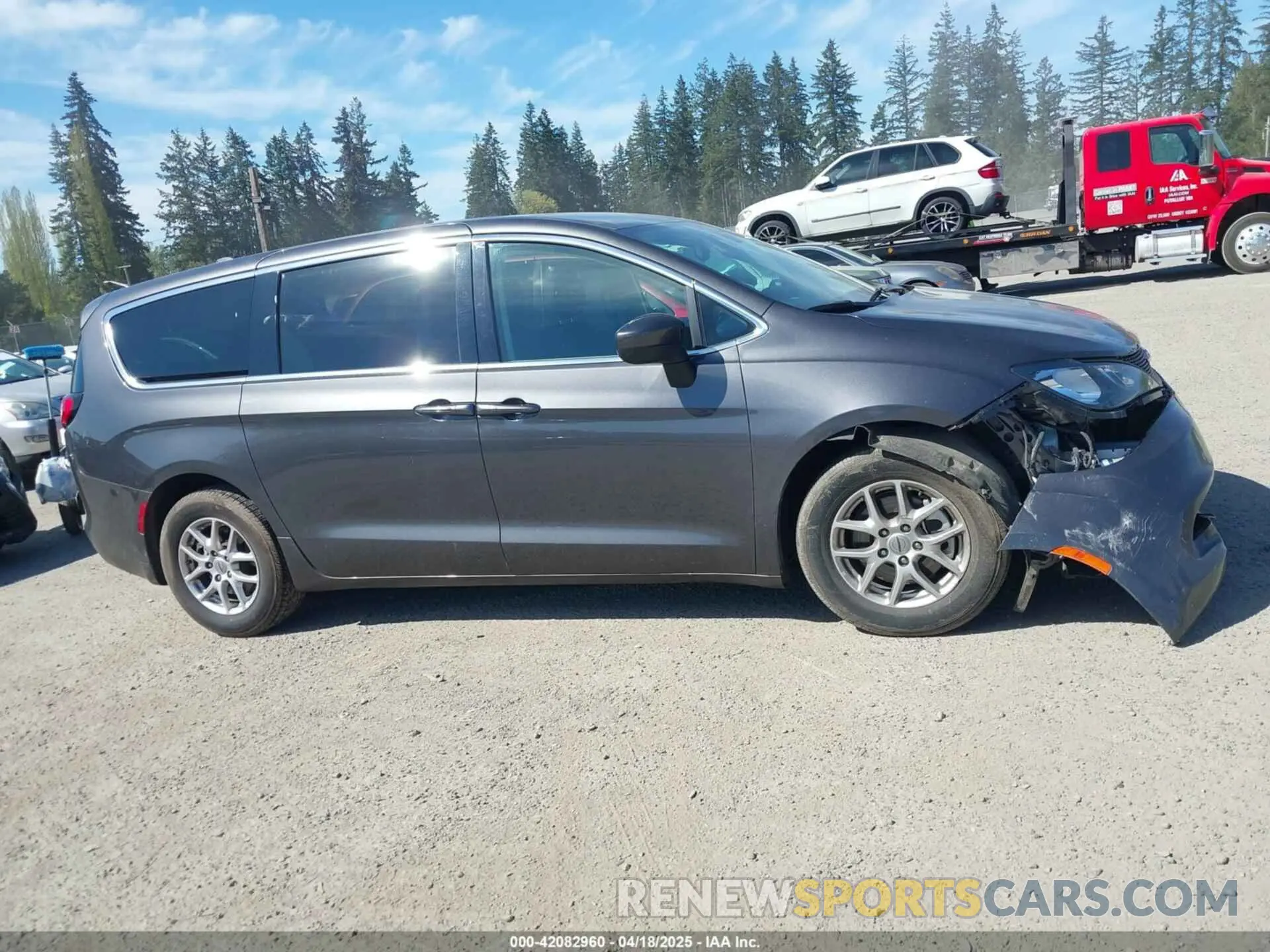 13 fotografías del automóvil dañado 2C4RC1CG7PR535579 CHRYSLER VOYAGER 2023
