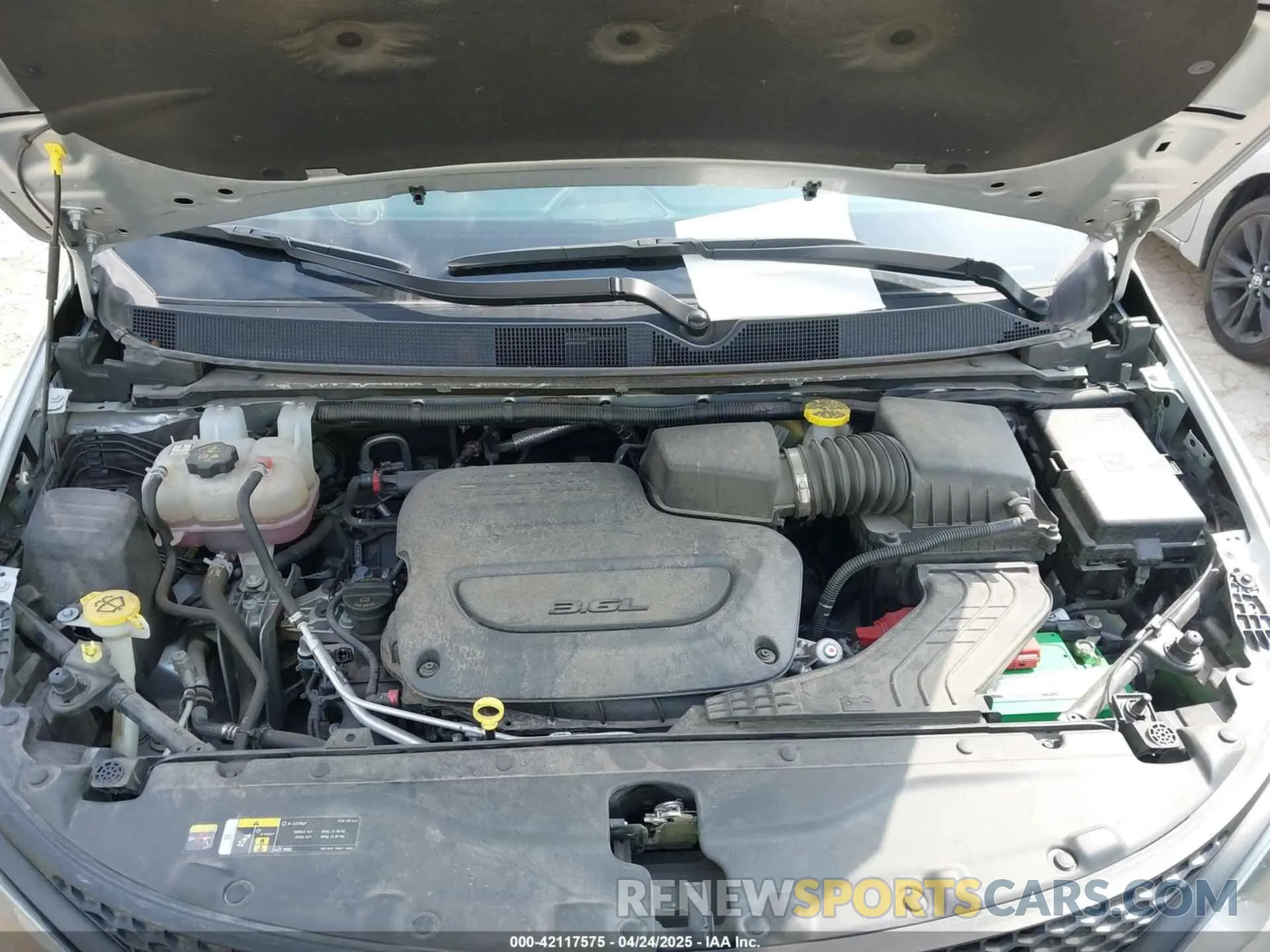 10 fotografías del automóvil dañado 2C4RC1CG7PR549935 CHRYSLER VOYAGER 2023