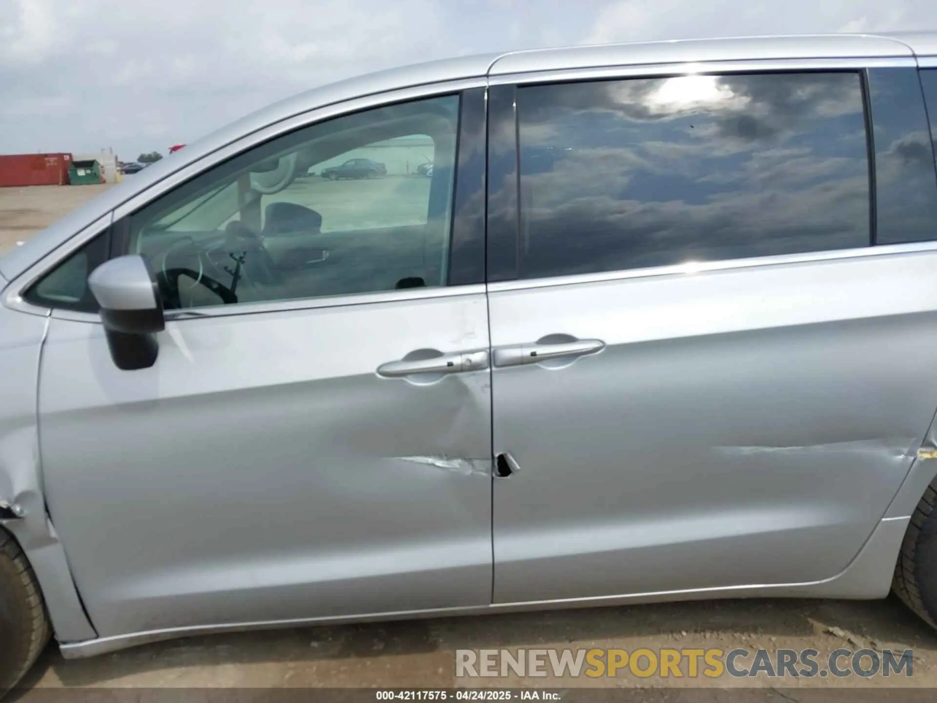 14 fotografías del automóvil dañado 2C4RC1CG7PR549935 CHRYSLER VOYAGER 2023