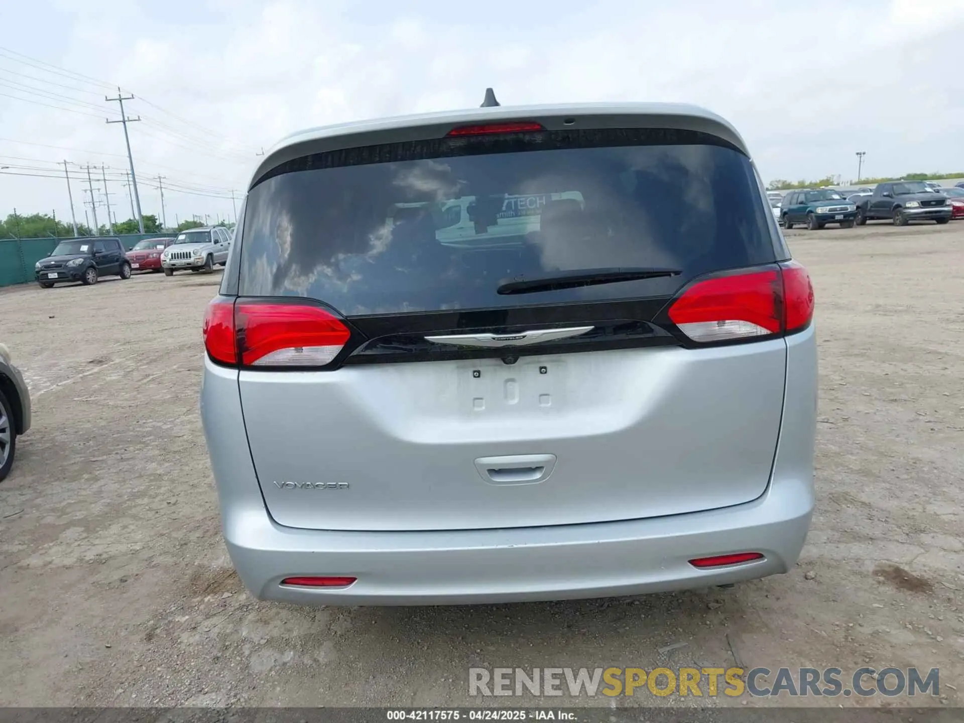 16 fotografías del automóvil dañado 2C4RC1CG7PR549935 CHRYSLER VOYAGER 2023