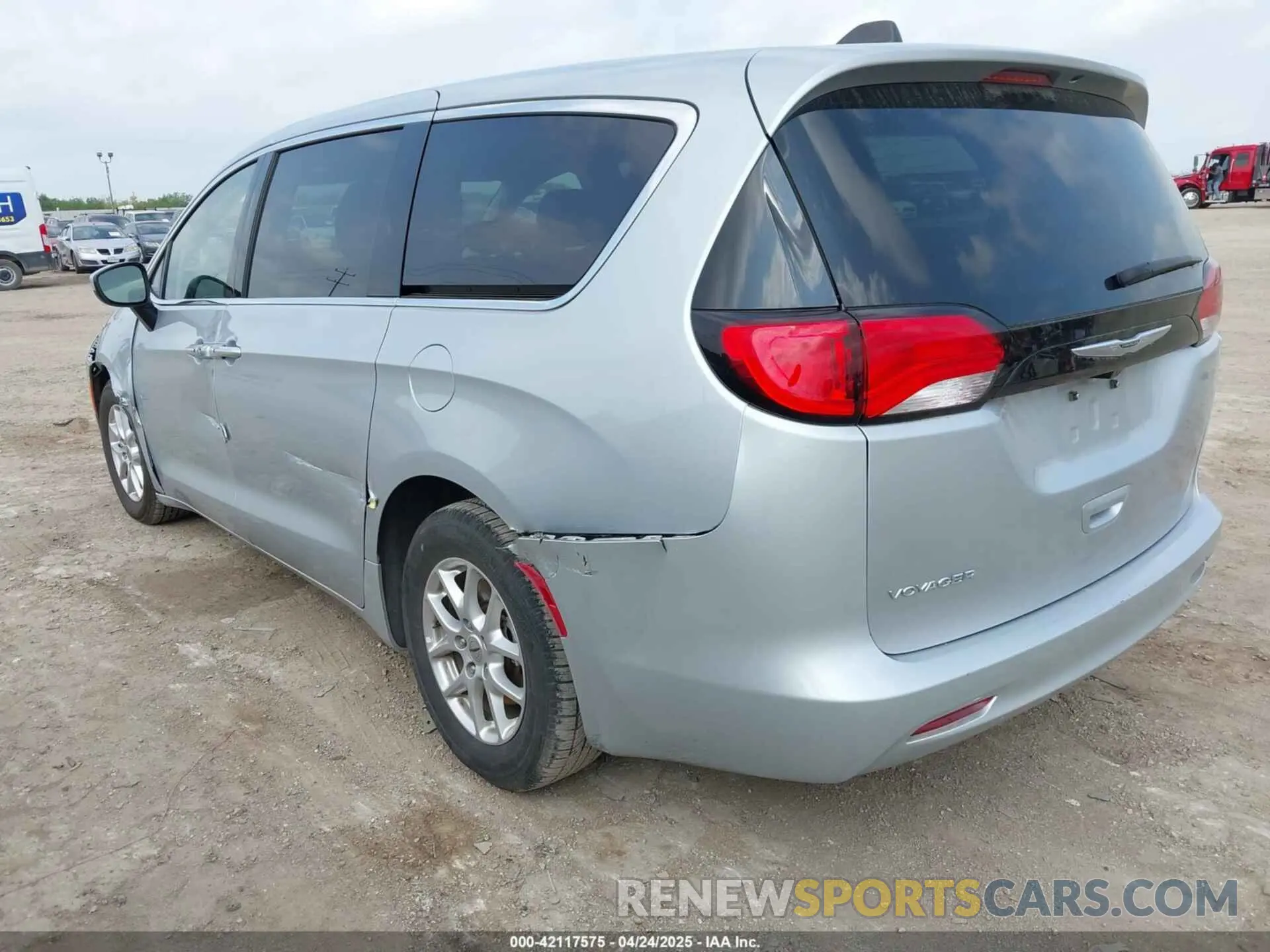 3 fotografías del automóvil dañado 2C4RC1CG7PR549935 CHRYSLER VOYAGER 2023