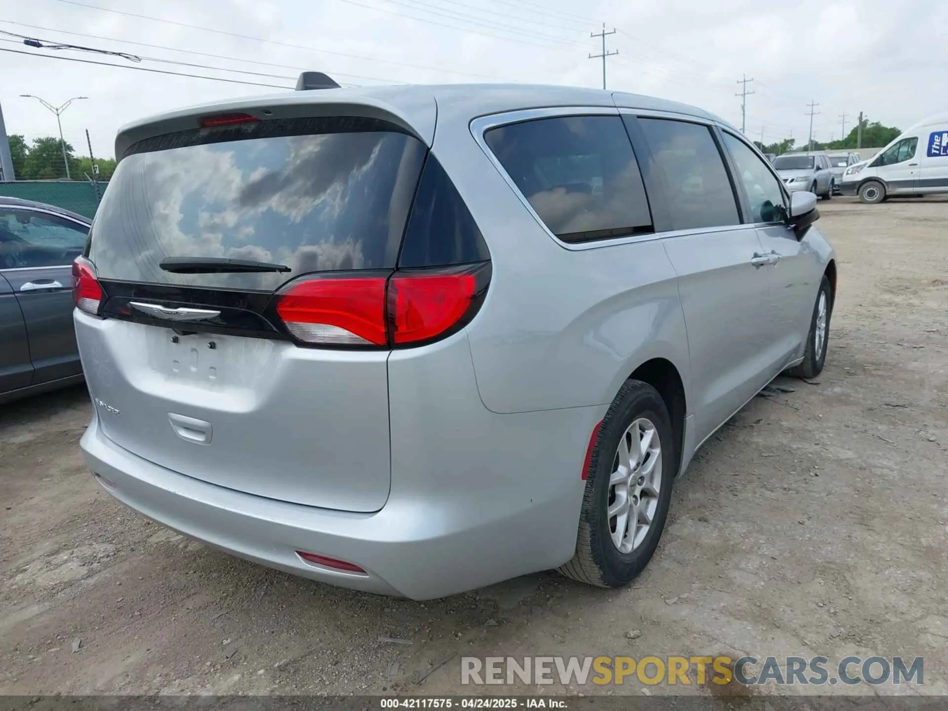 4 fotografías del automóvil dañado 2C4RC1CG7PR549935 CHRYSLER VOYAGER 2023