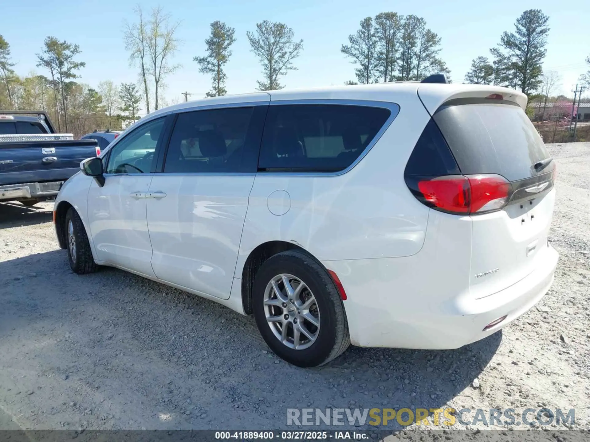 14 fotografías del automóvil dañado 2C4RC1CG7PR551071 CHRYSLER VOYAGER 2023